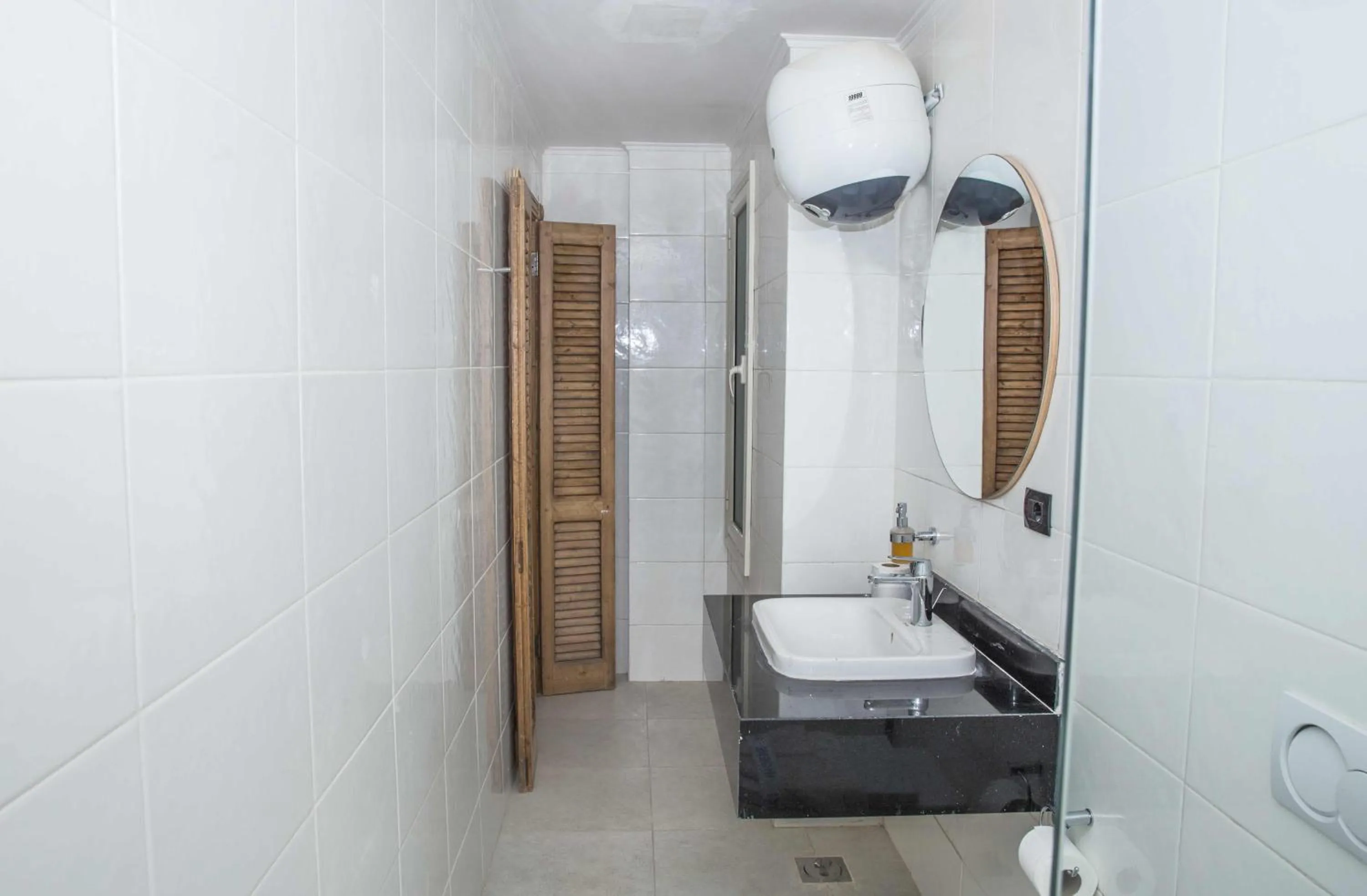 Bathroom in Redcon Suites