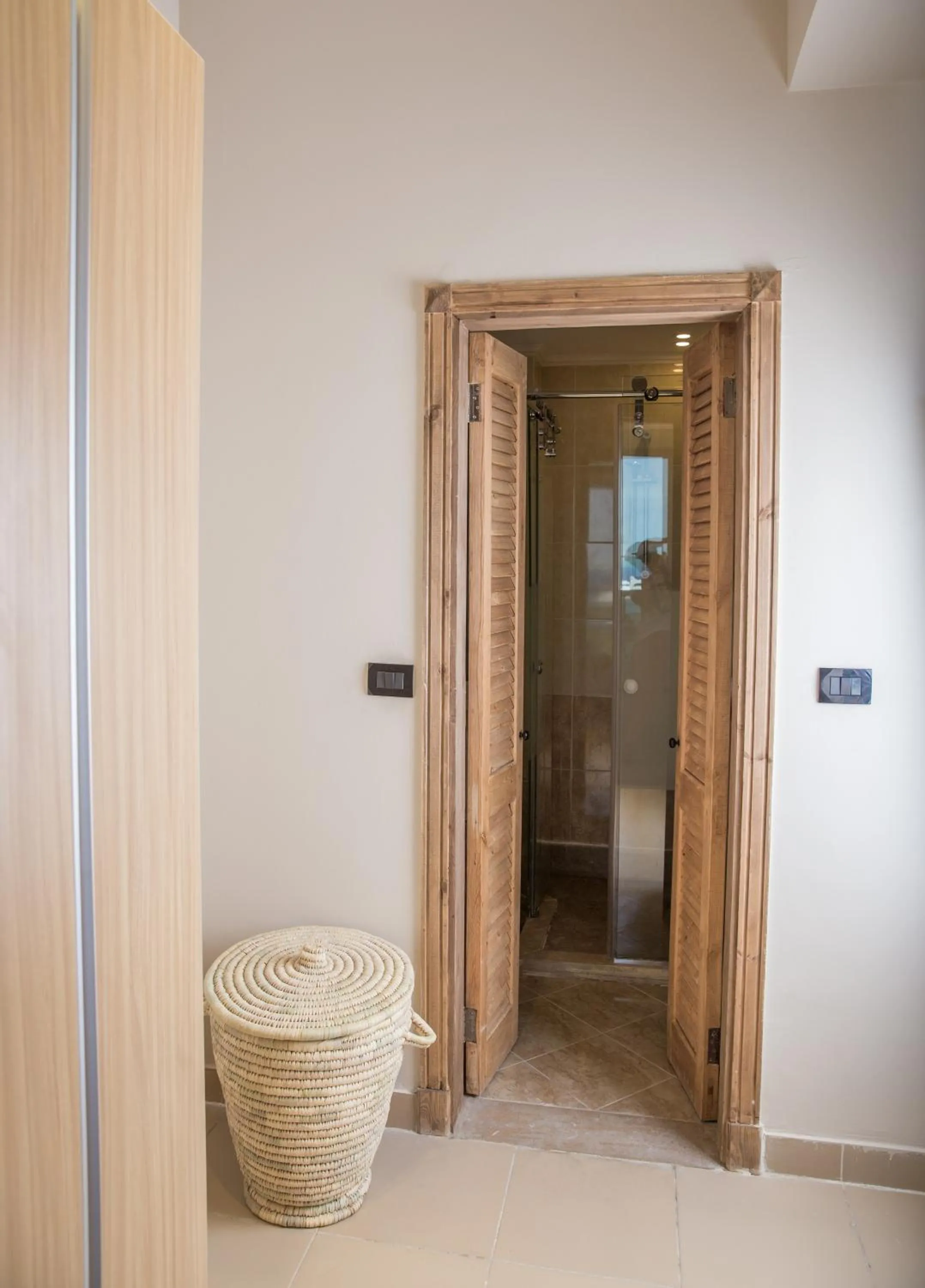 Bathroom in Redcon Suites
