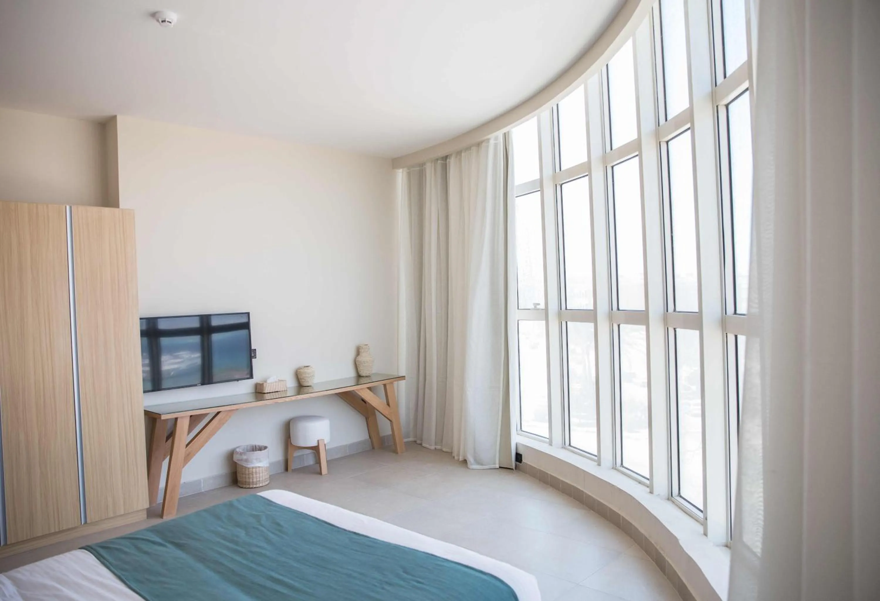 TV and multimedia, Bed in Redcon Suites