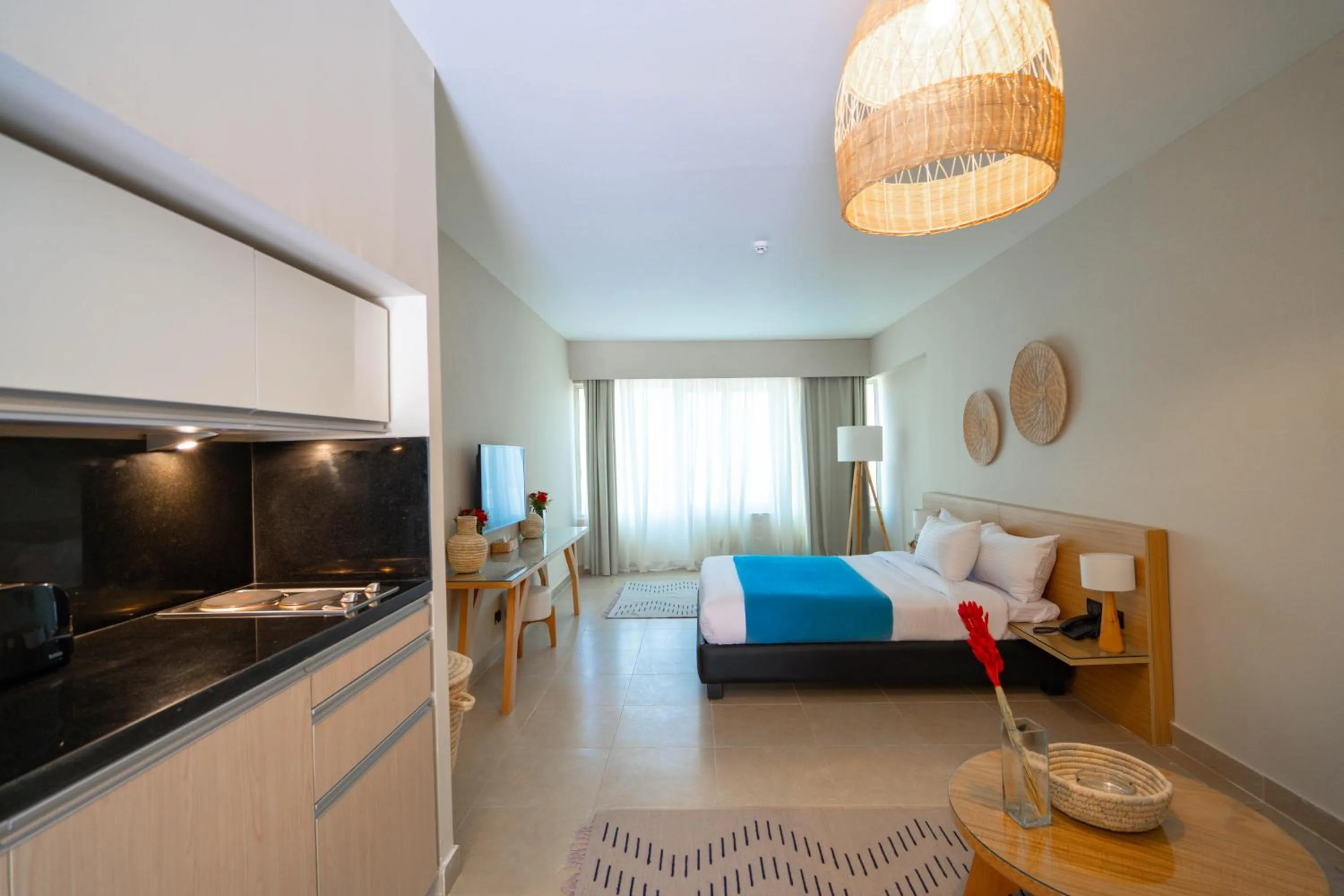 Coffee/tea facilities, Bed in Redcon Suites