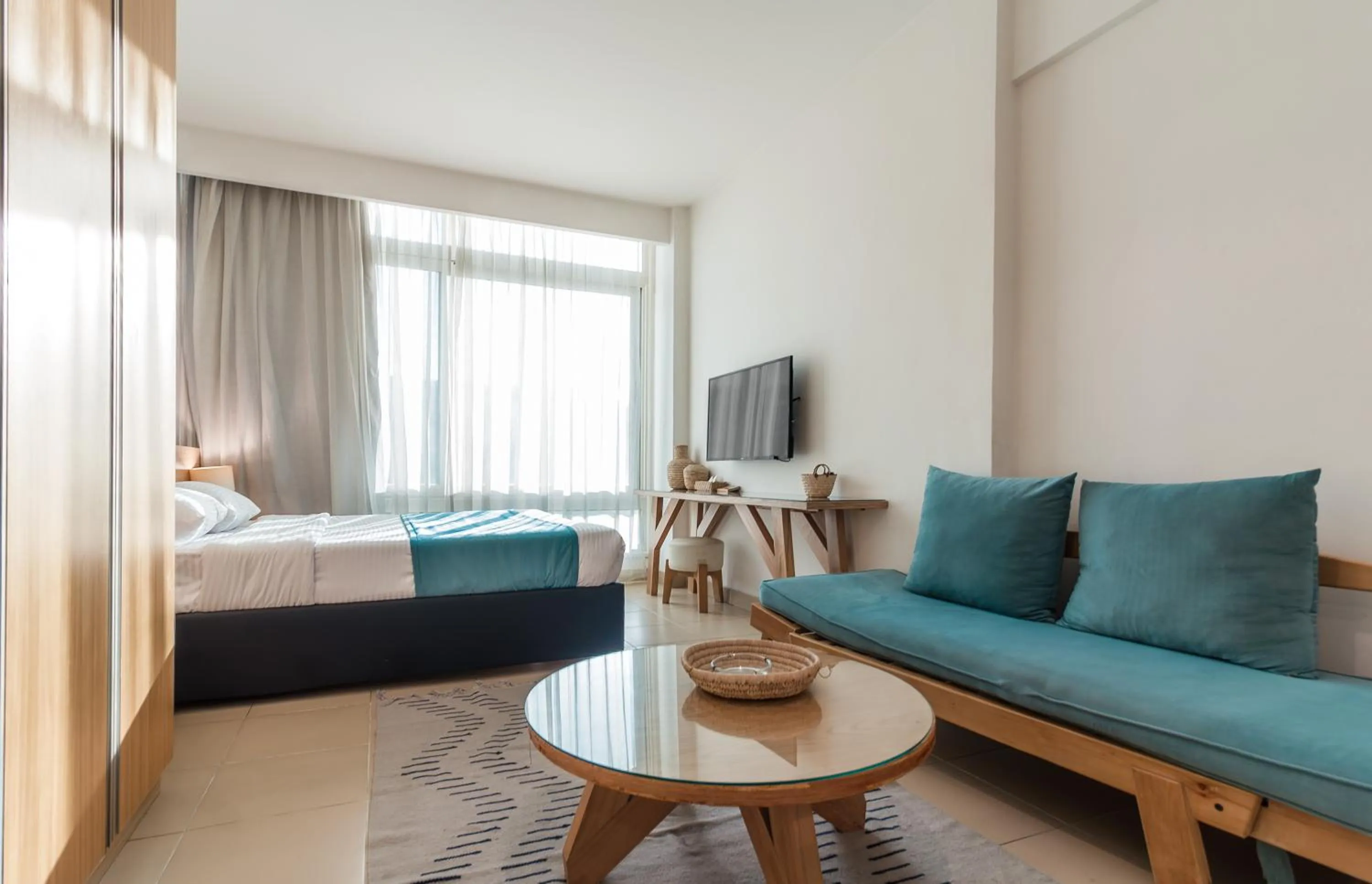 Property building, Bed in Redcon Suites