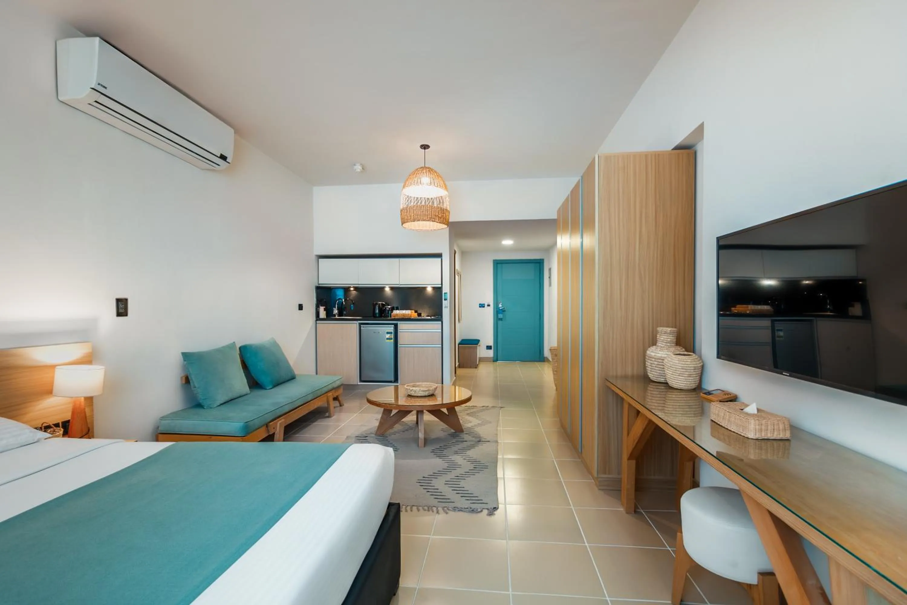 Property building, Bed in Redcon Suites