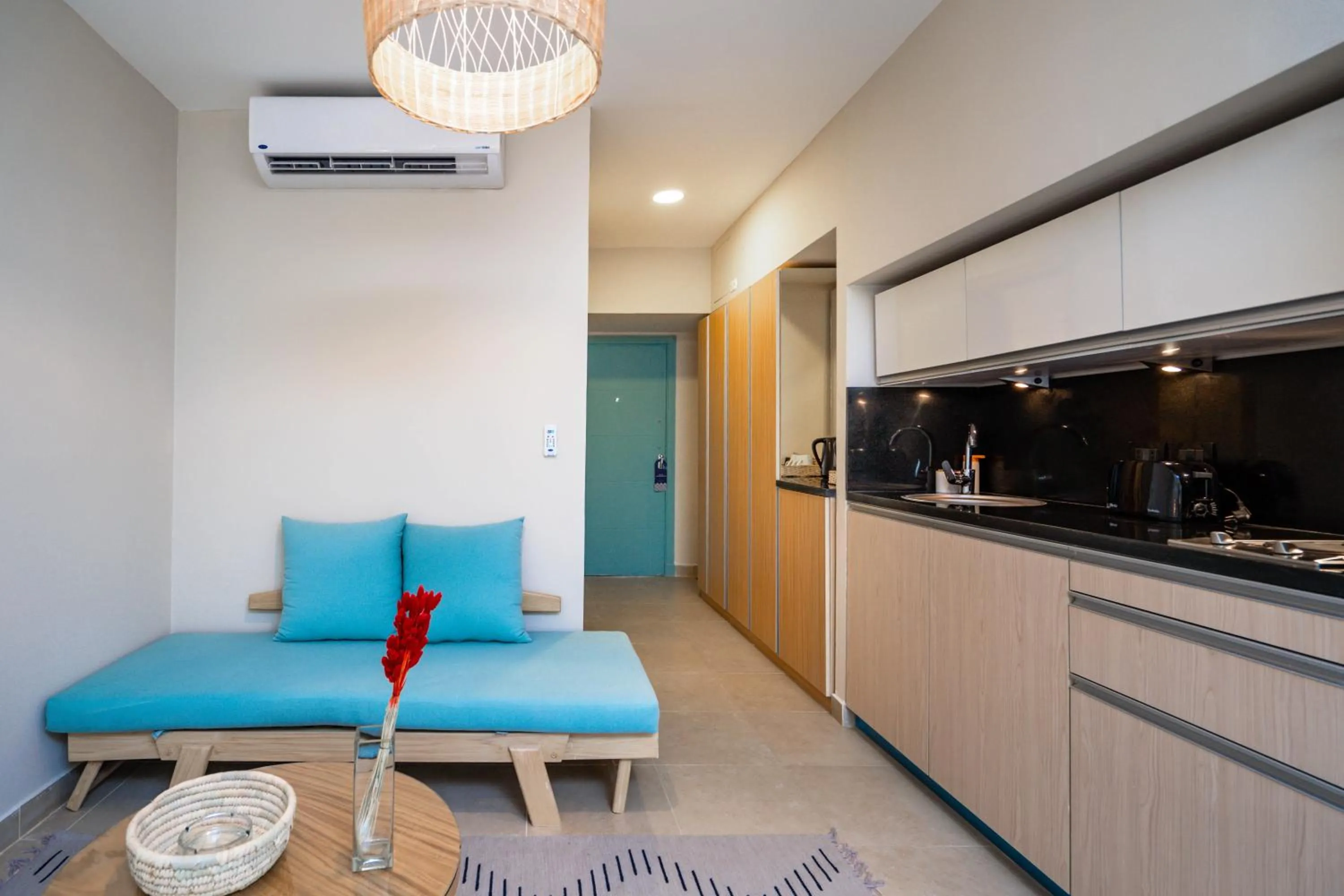 Coffee/tea facilities in Redcon Suites