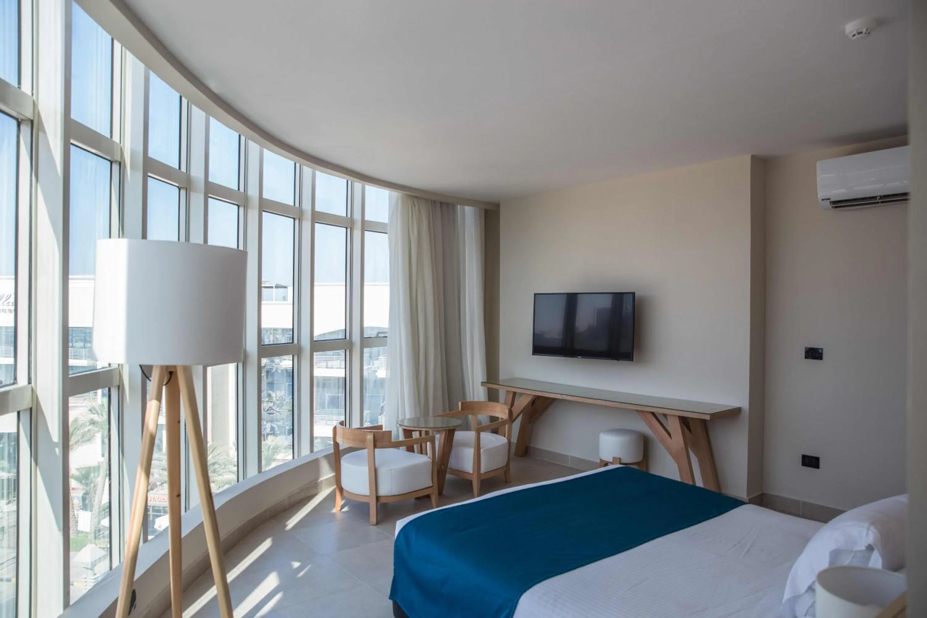 Bedroom, Bed in Redcon Suites