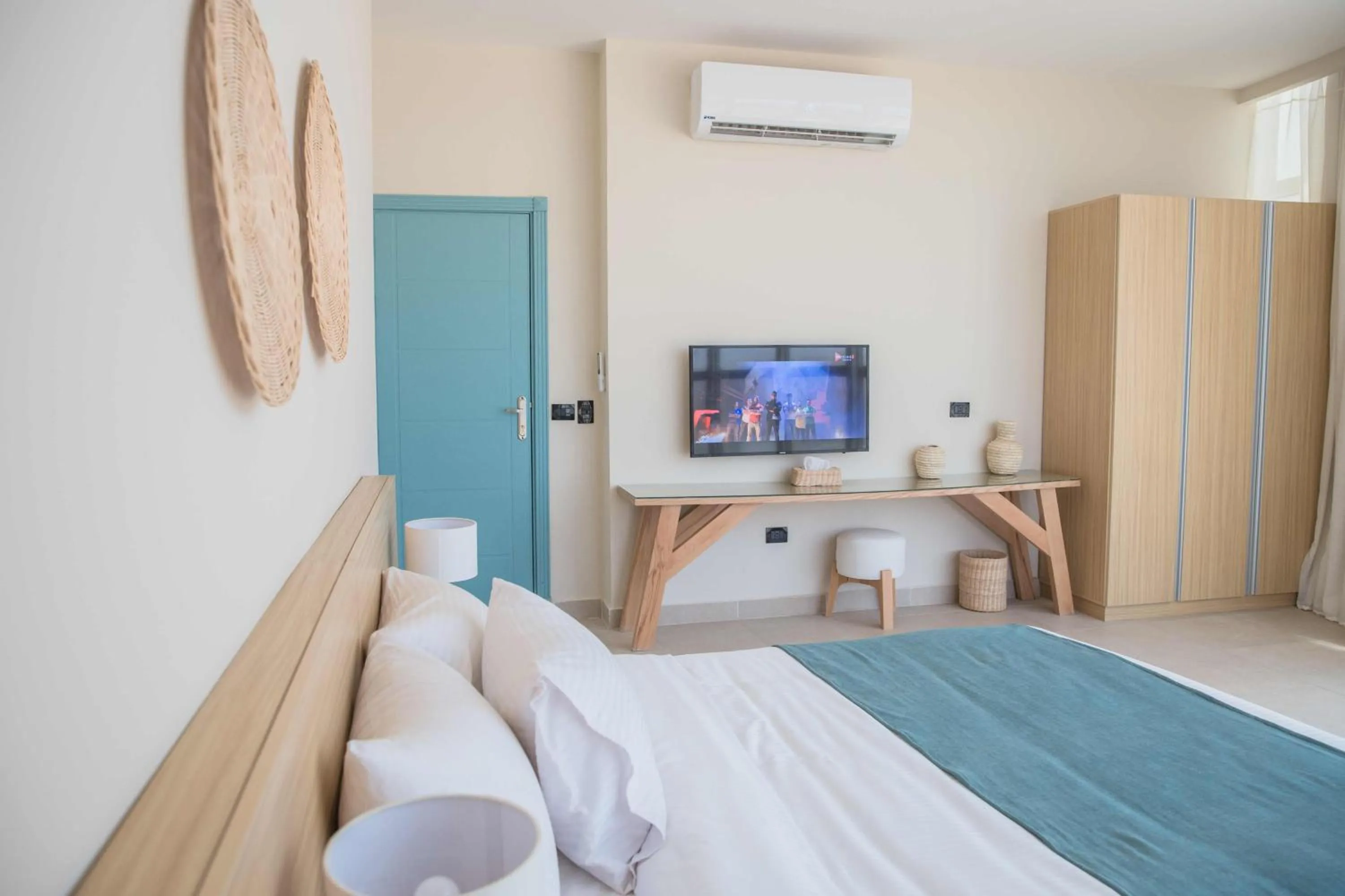TV and multimedia, Bed in Redcon Suites