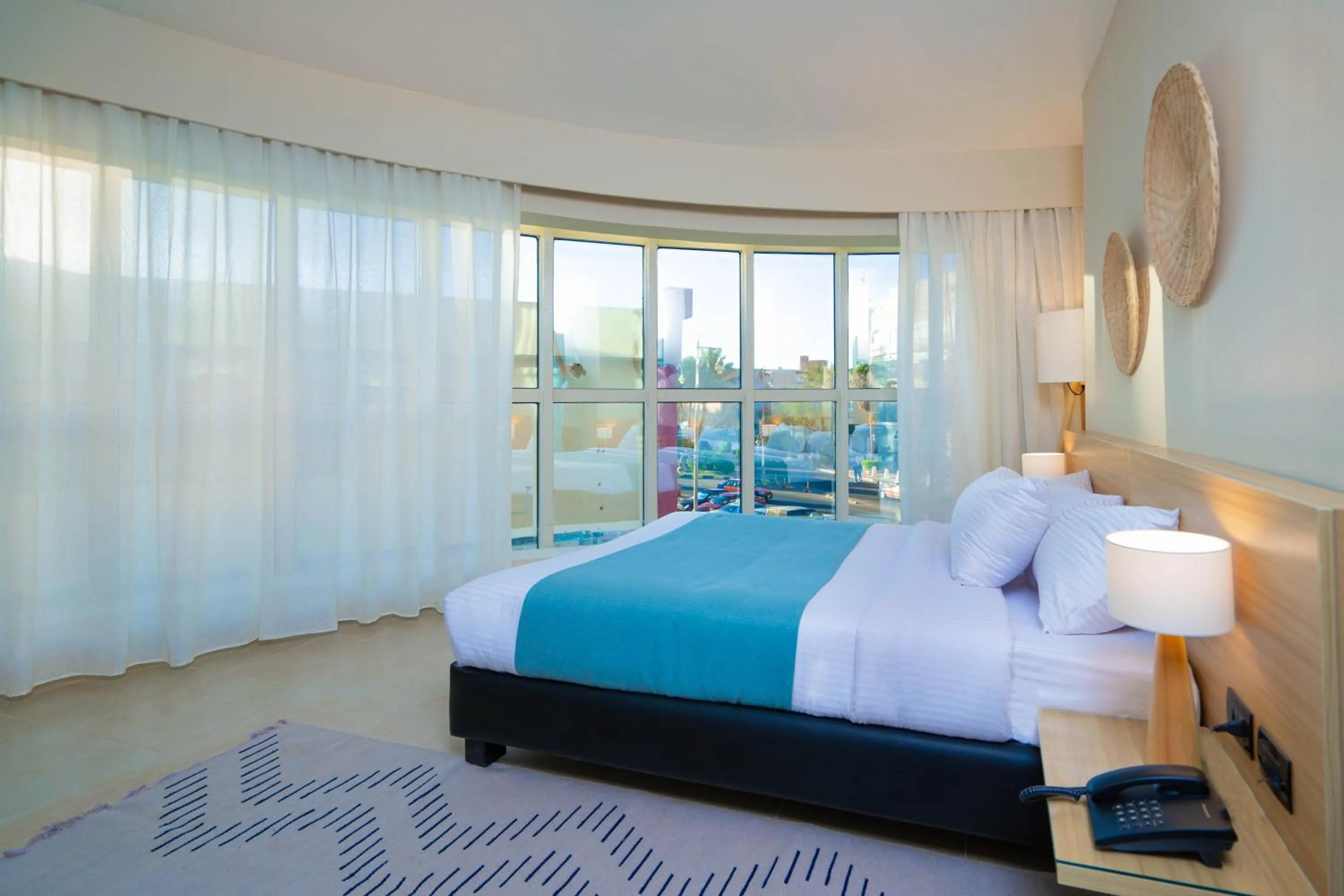 Photo of the whole room, Bed in Redcon Suites