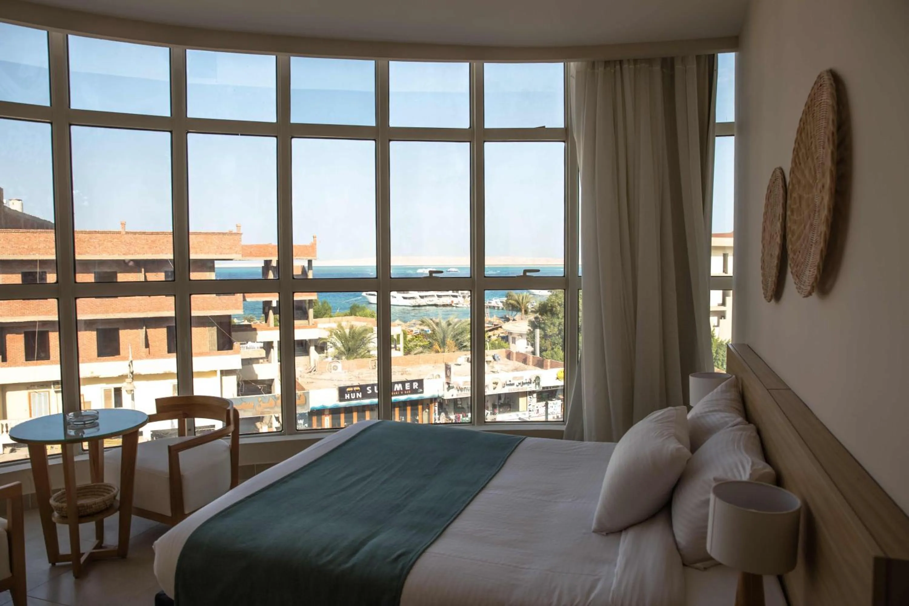 Bedroom, Bed in Redcon Suites