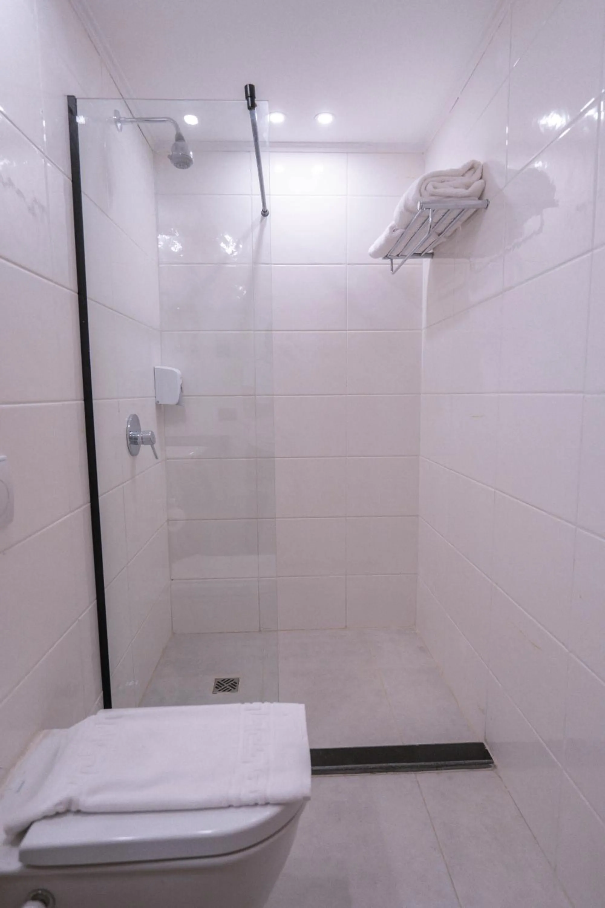 Bathroom in Redcon Suites