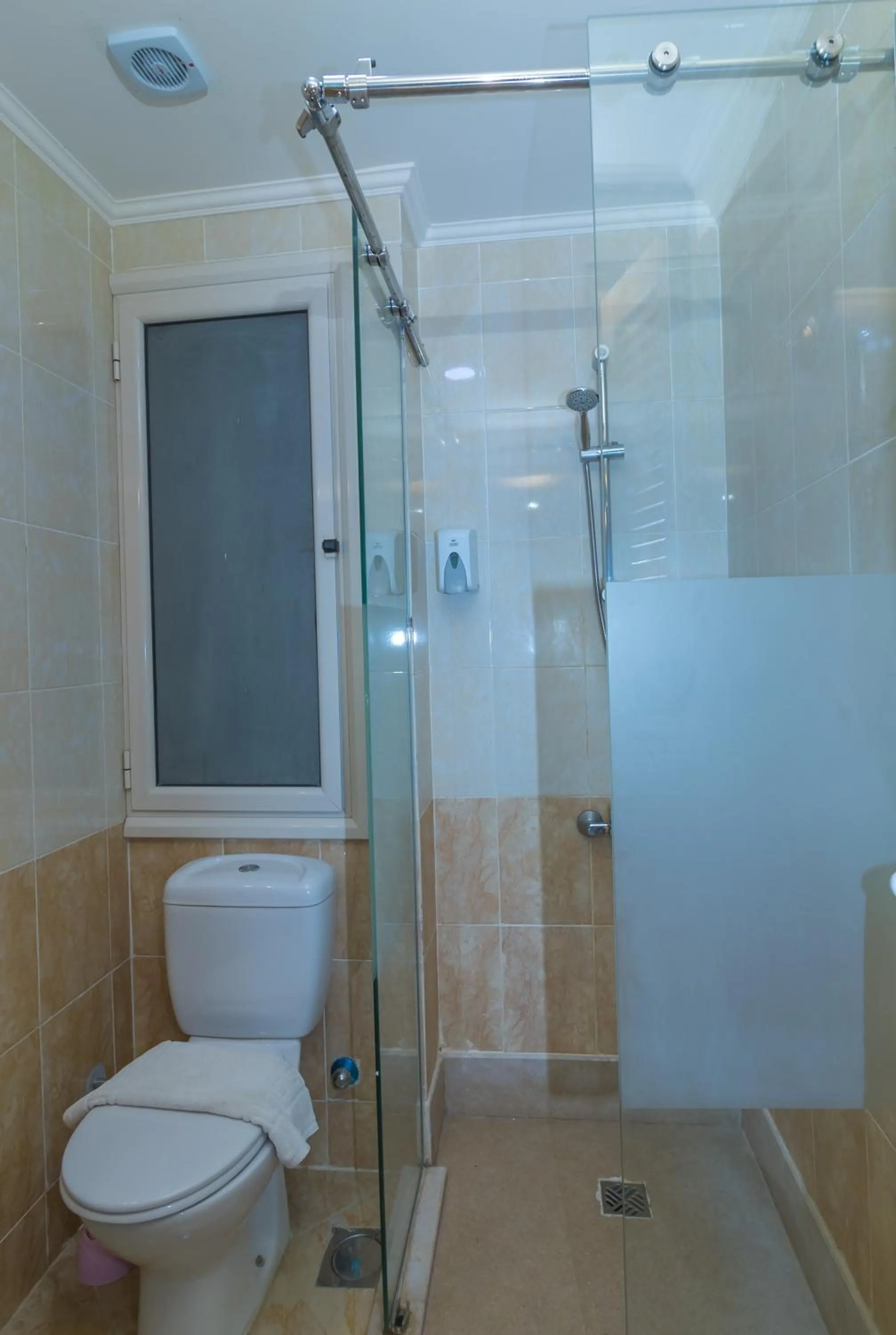 Bathroom in Redcon Suites