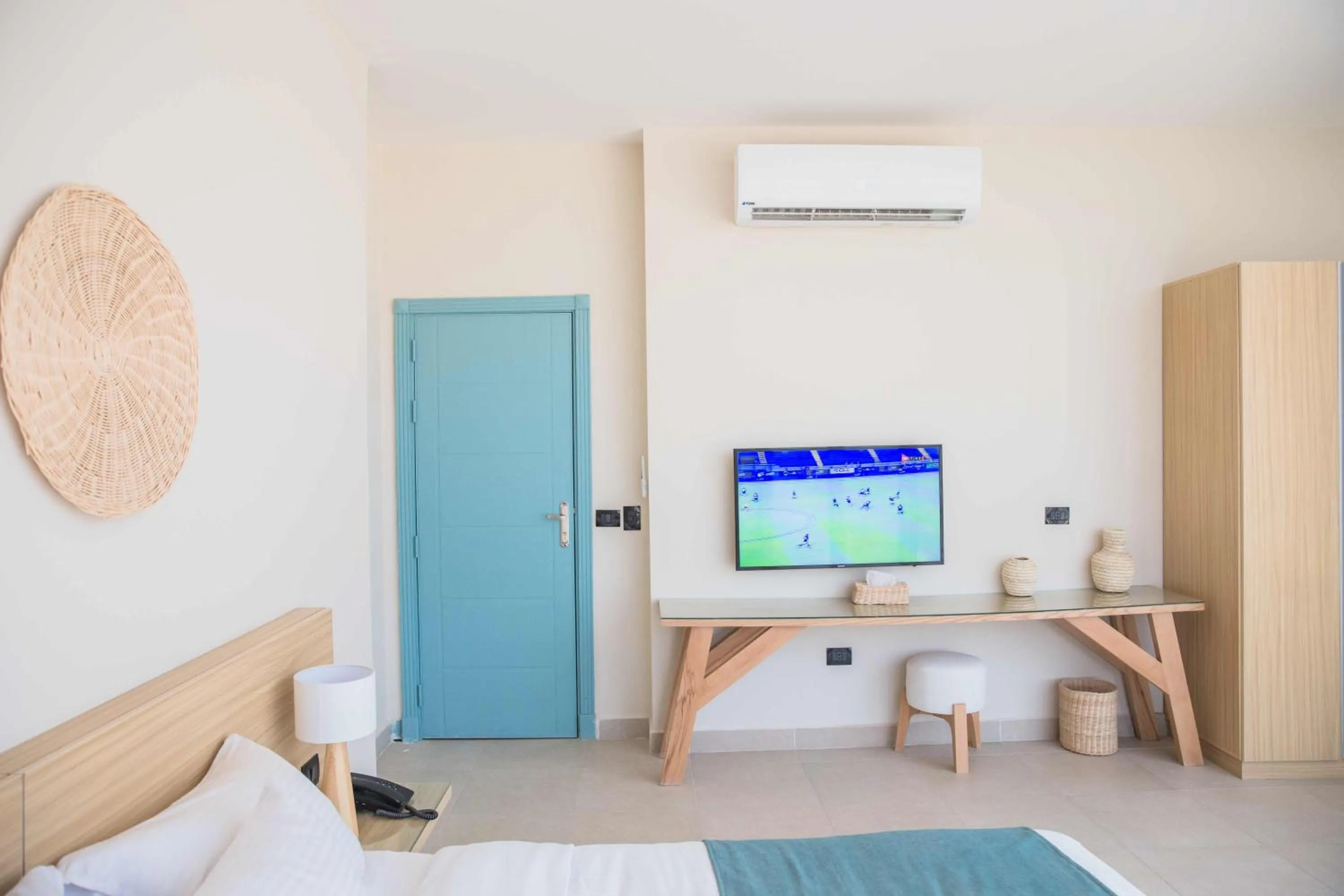 TV and multimedia, Bed in Redcon Suites