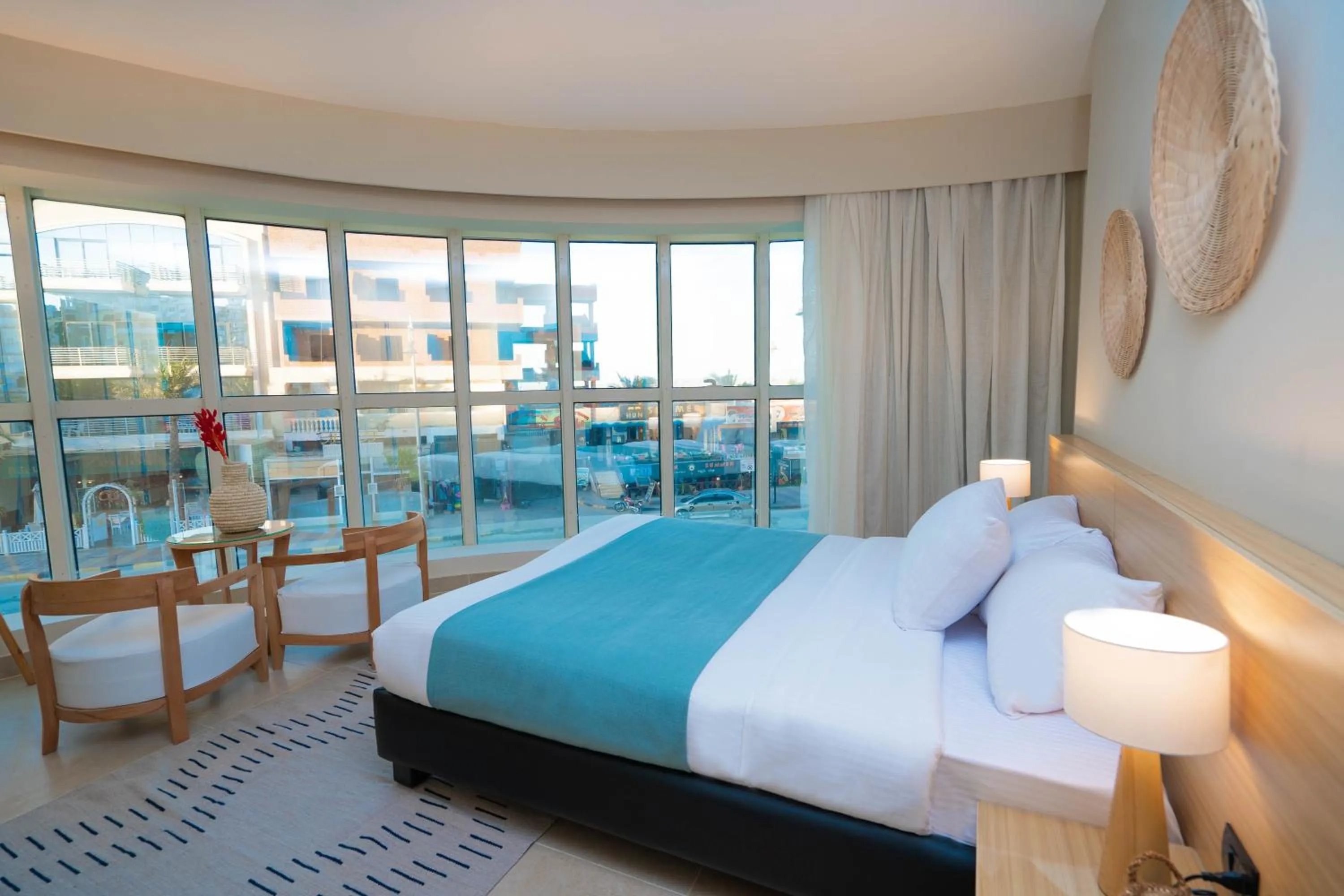 Photo of the whole room, Bed in Redcon Suites