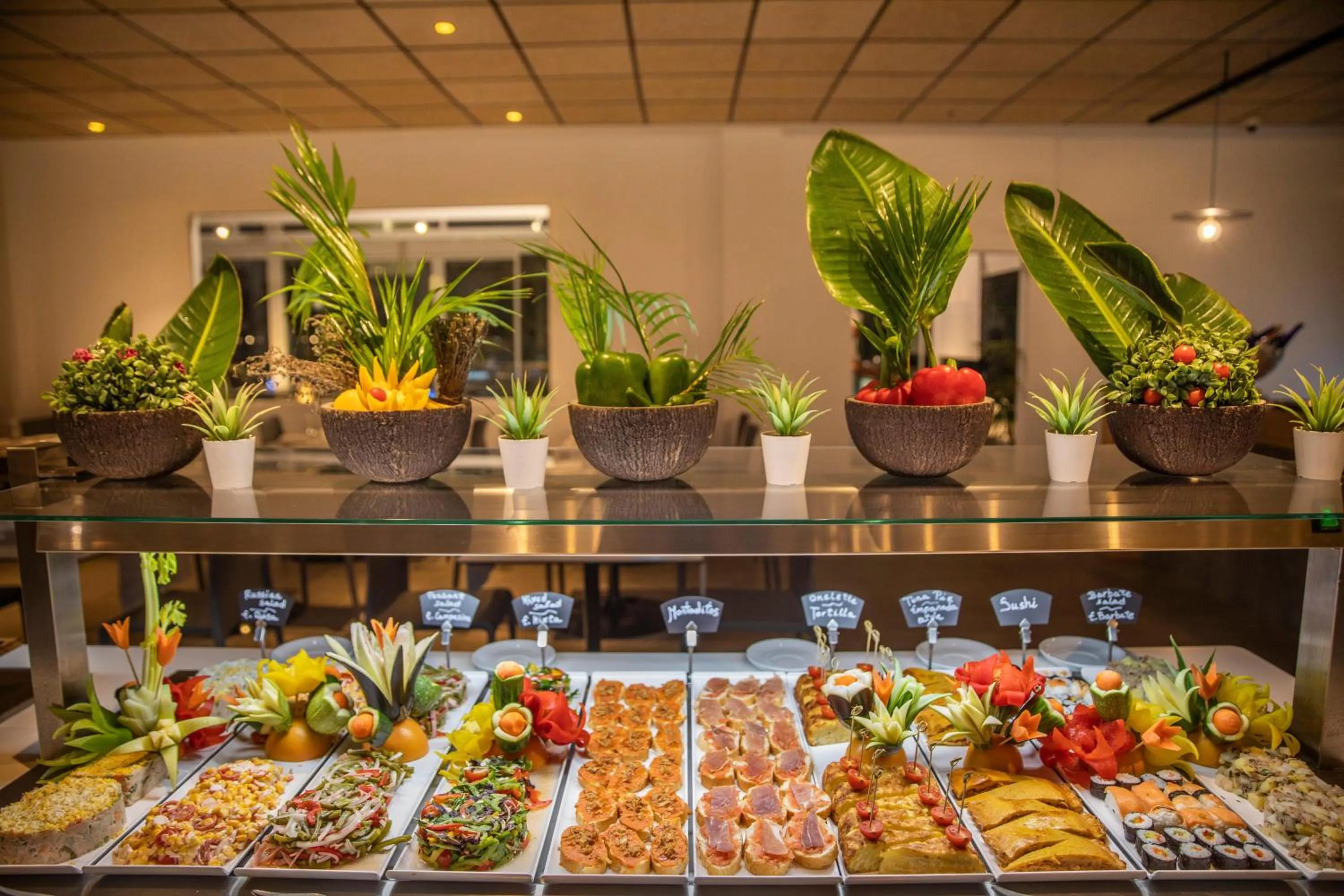 Restaurant/places to eat in Oasis Lanz Beach Mate