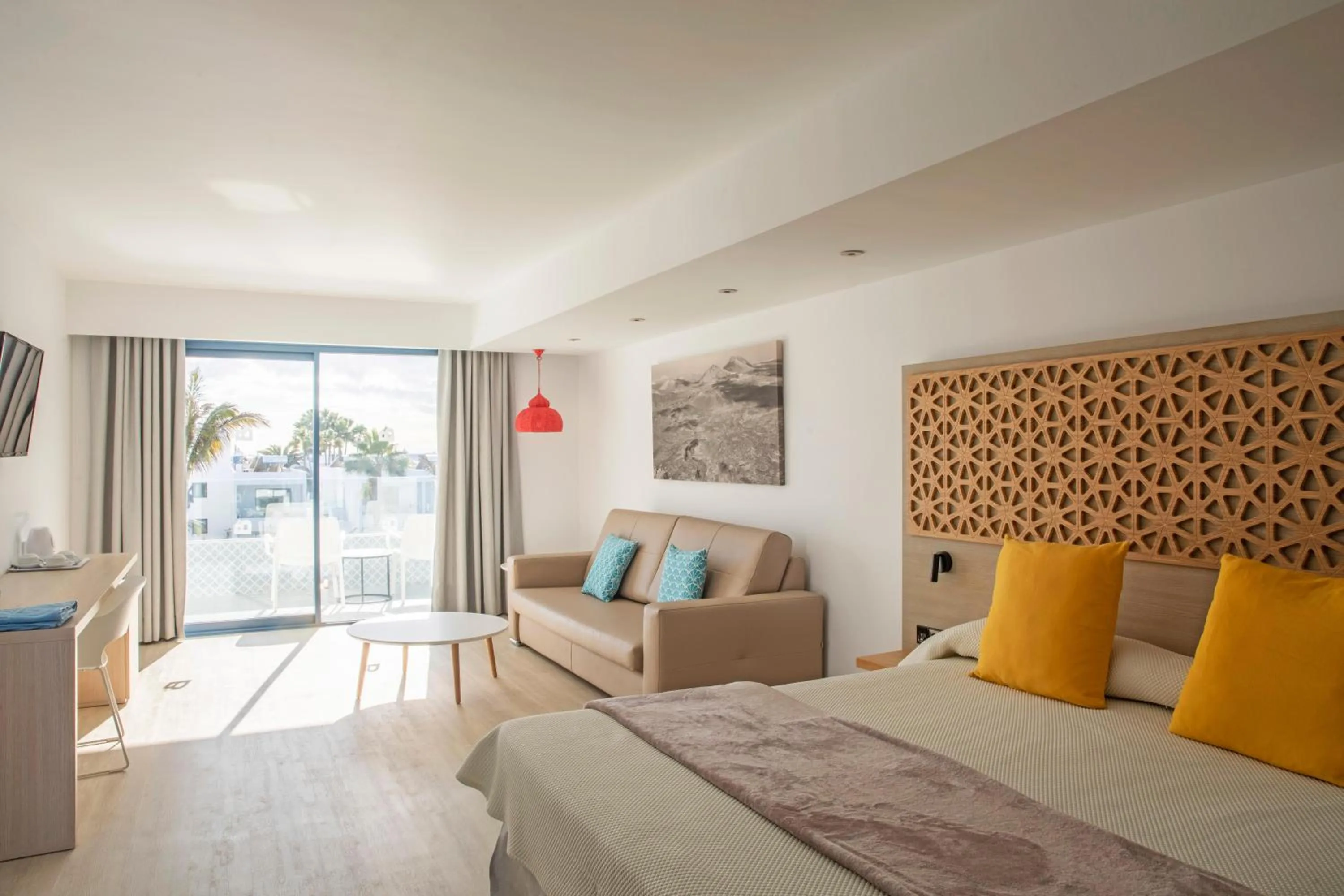 Photo of the whole room, Bed in Oasis Lanz Beach Mate