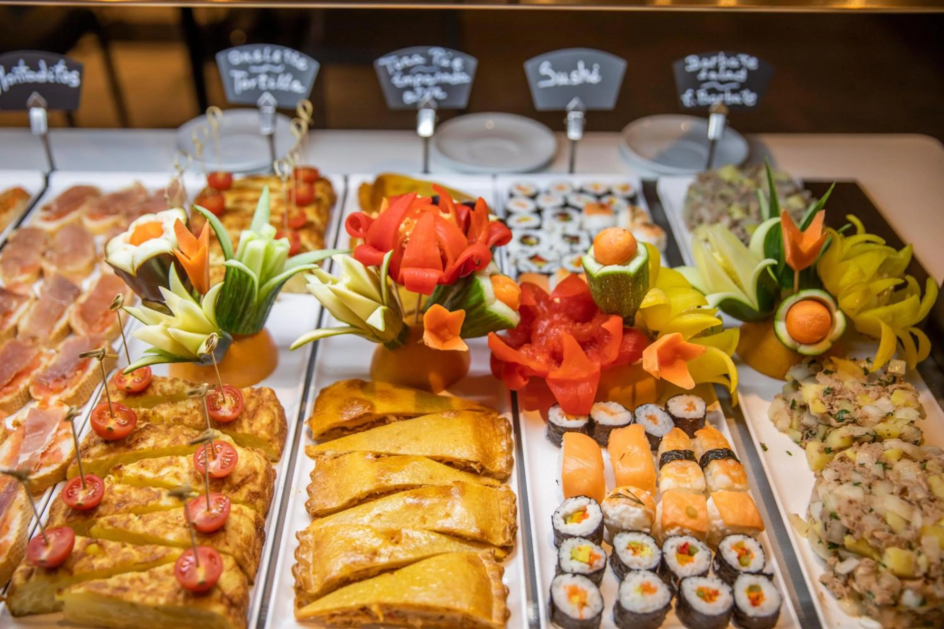 Restaurant/places to eat in Oasis Lanz Beach Mate