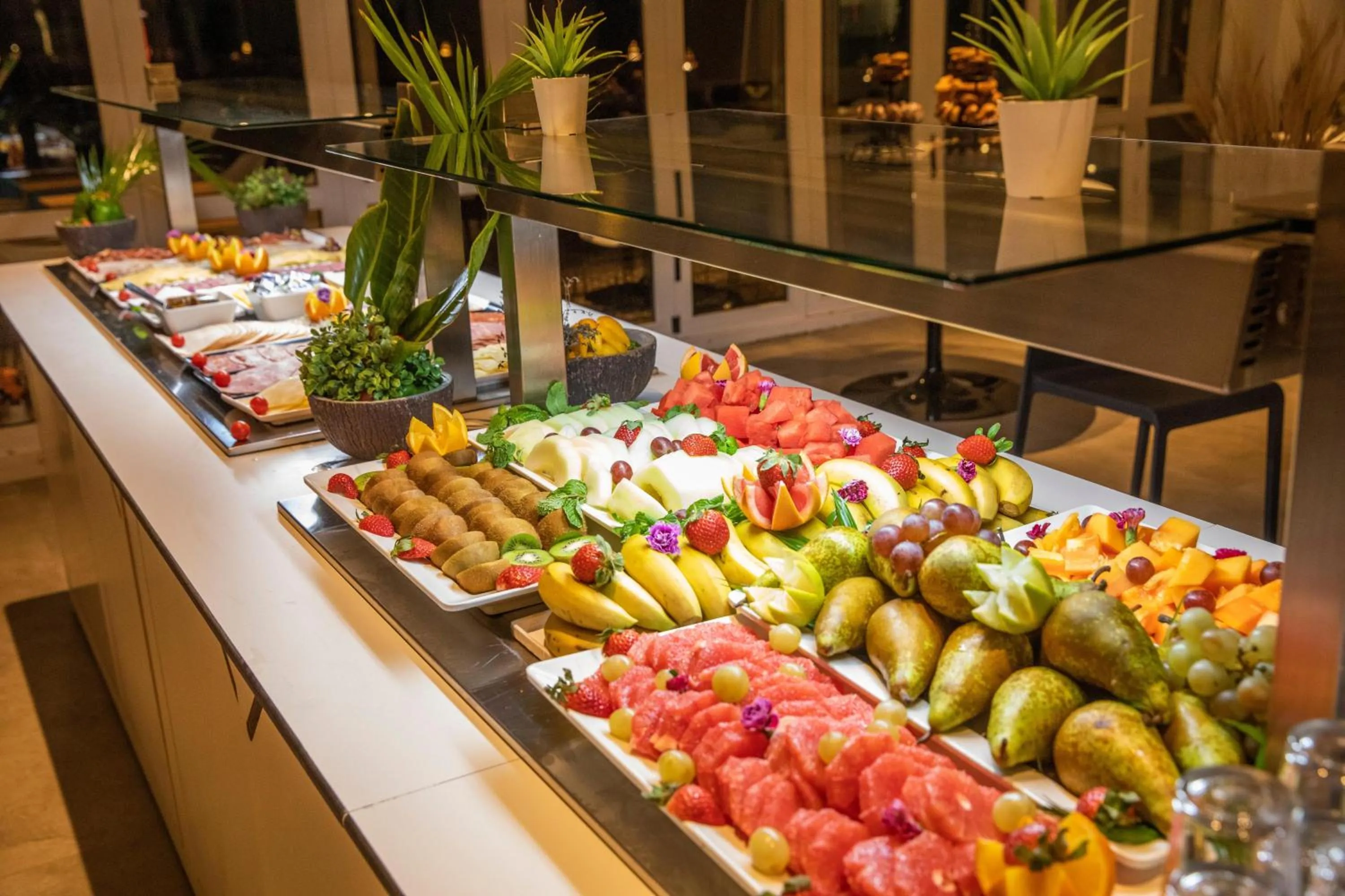 Restaurant/places to eat in Oasis Lanz Beach Mate