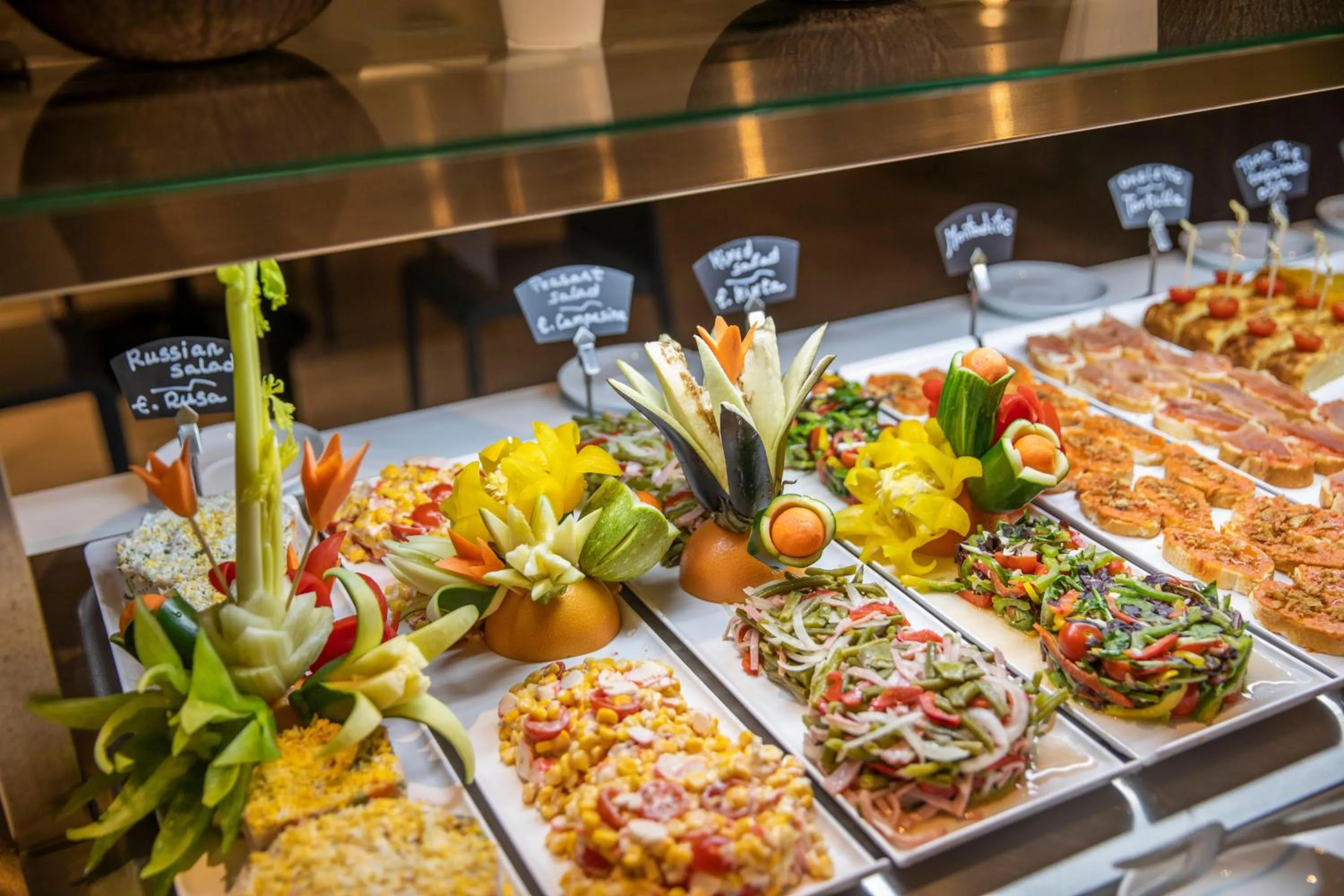 Restaurant/places to eat in Oasis Lanz Beach Mate