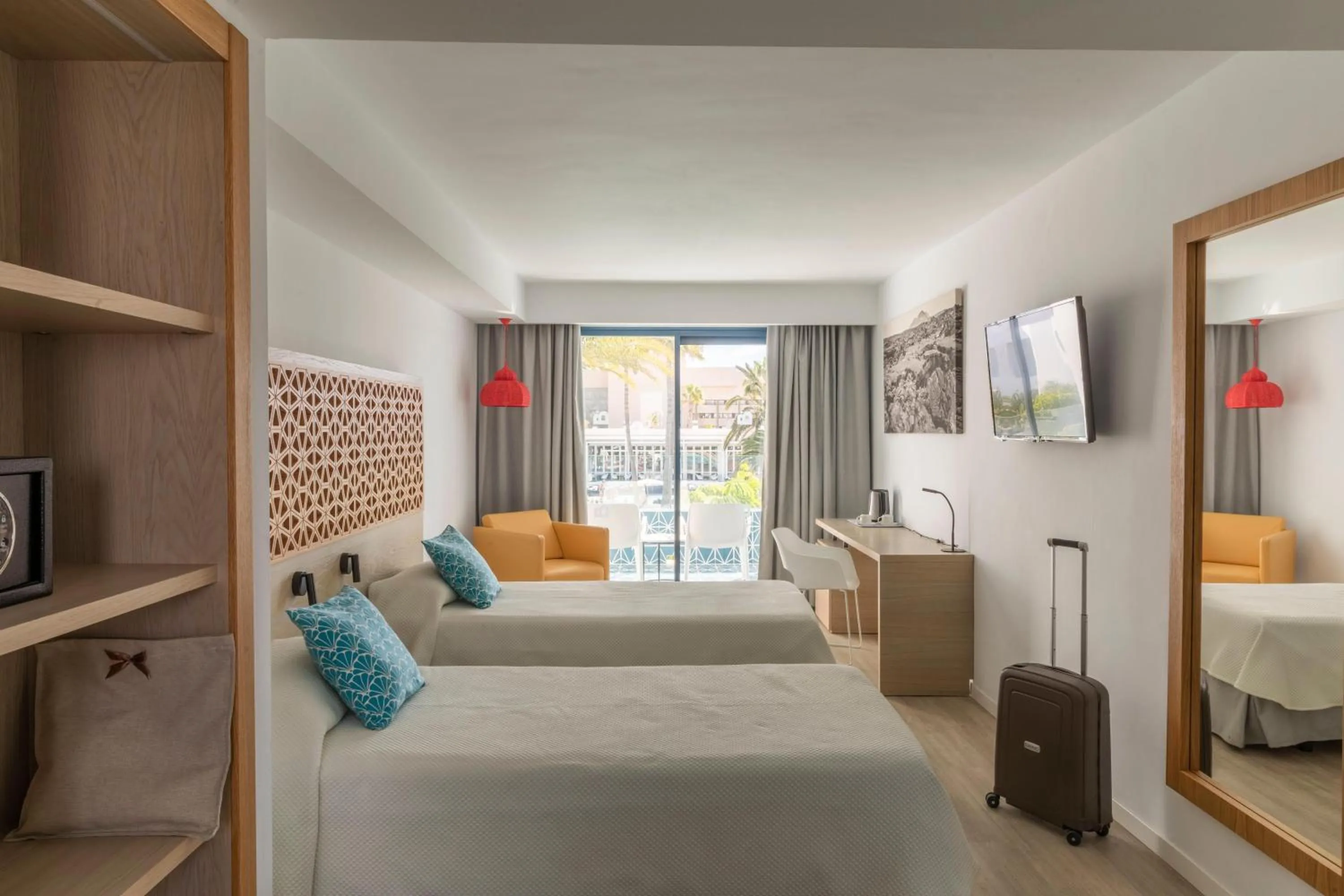 Photo of the whole room, Bed in Oasis Lanz Beach Mate