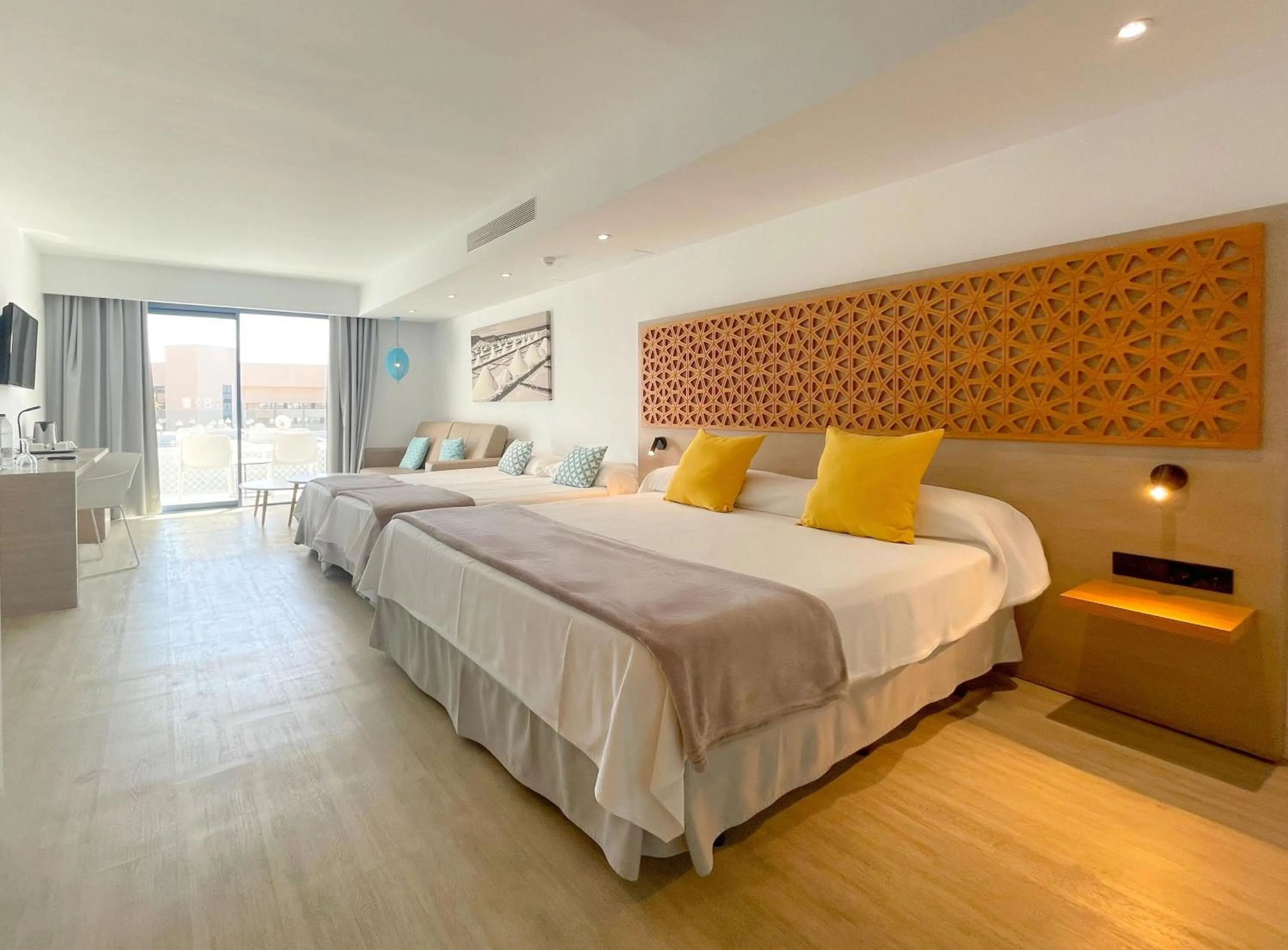 Photo of the whole room, Bed in Oasis Lanz Beach Mate