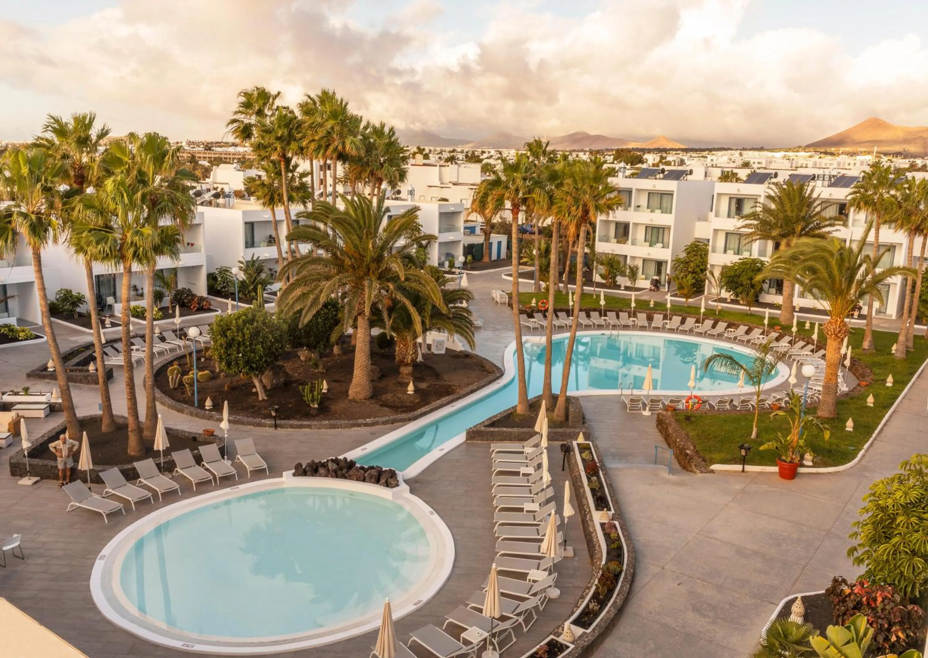 Swimming pool in Oasis Lanz Beach Mate