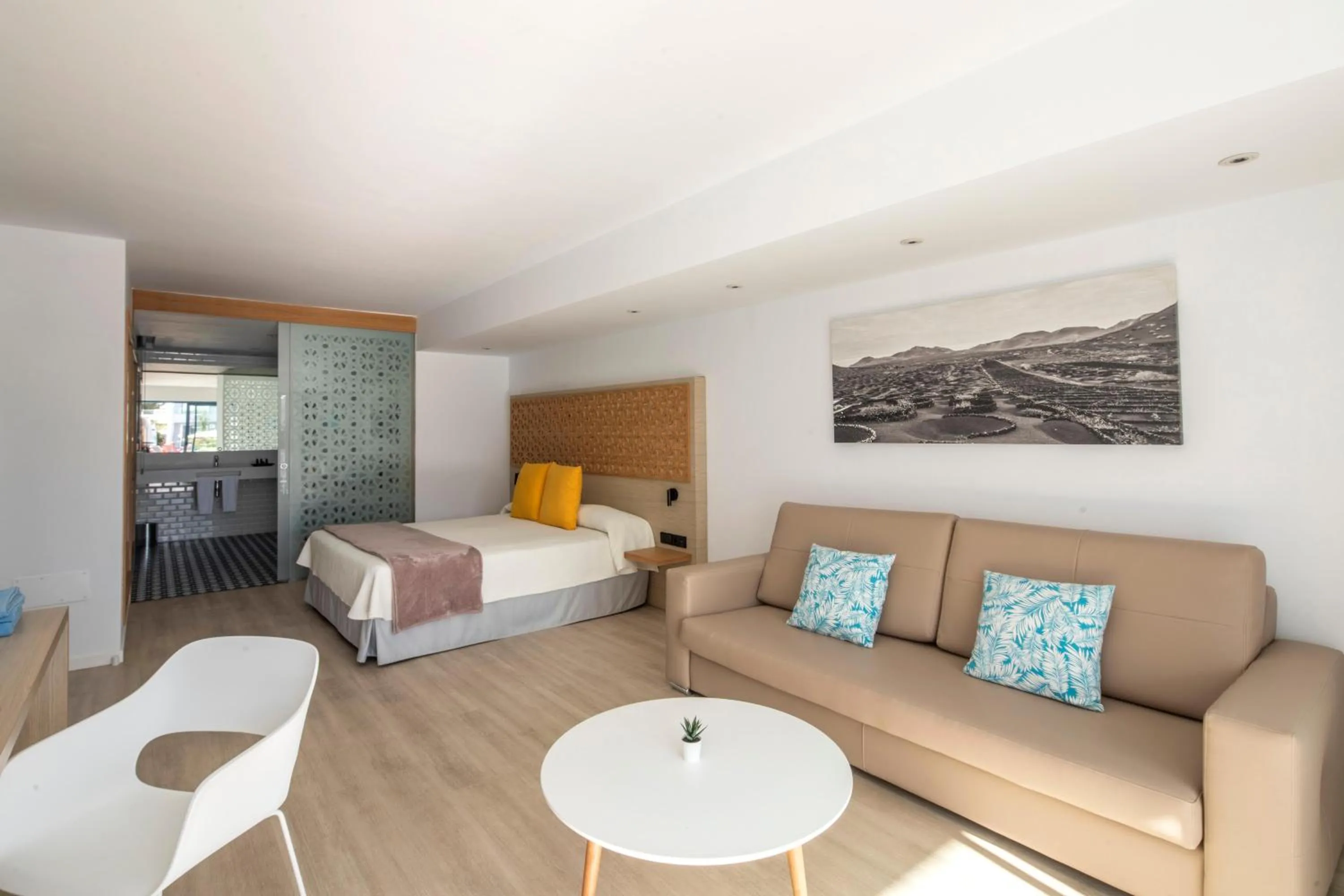 Photo of the whole room, Bed in Oasis Lanz Beach Mate