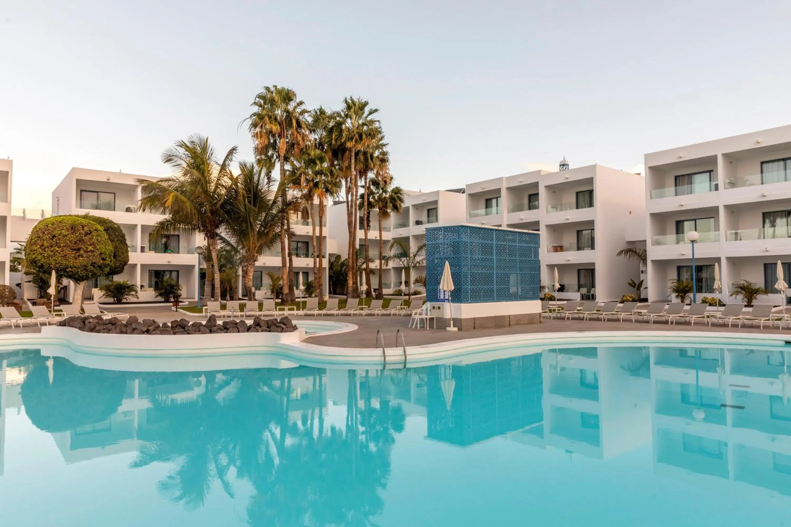 Swimming pool in Oasis Lanz Beach Mate