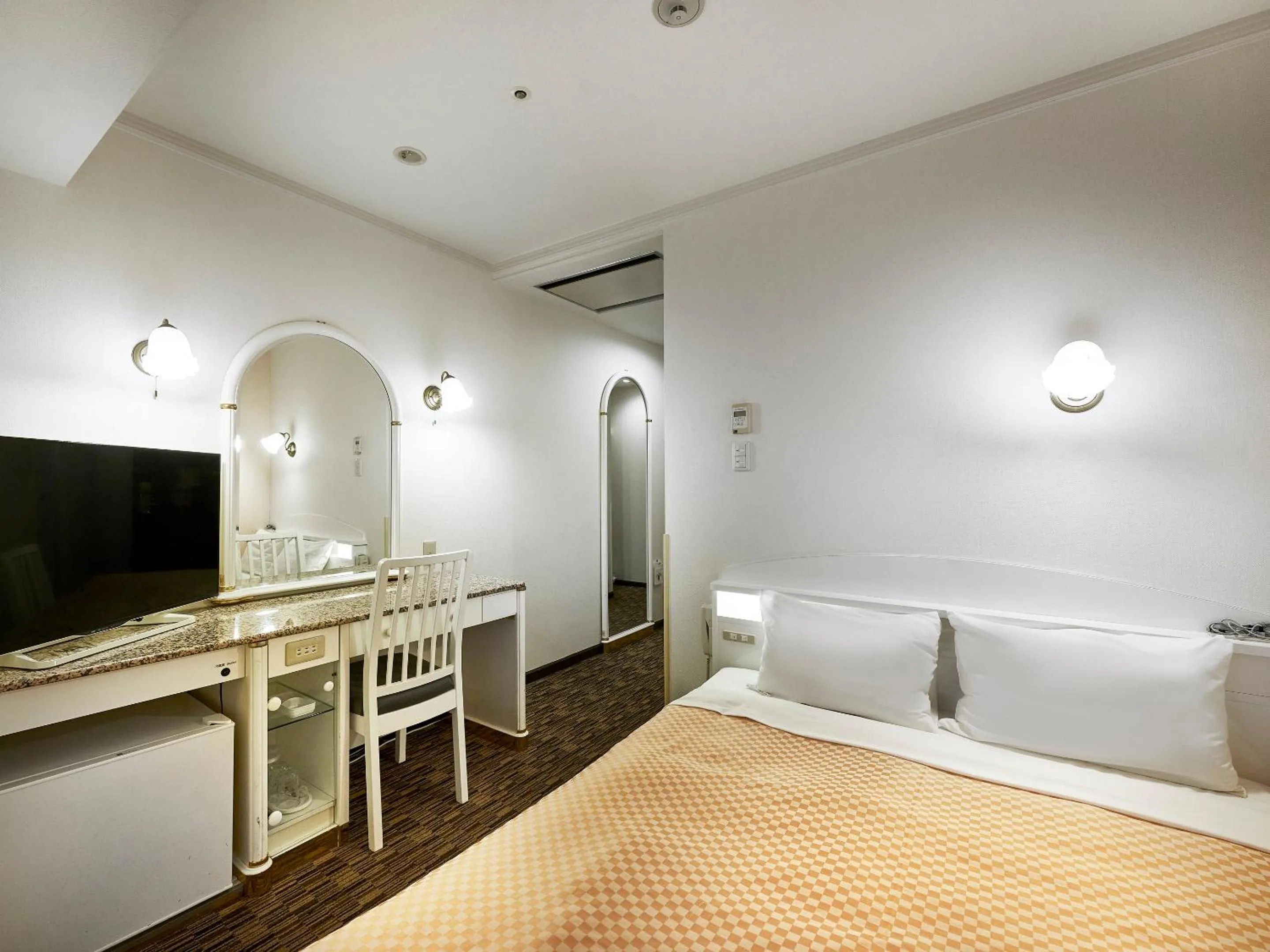 Photo of the whole room, Bed in Kobe Sannomiya Union Hotel