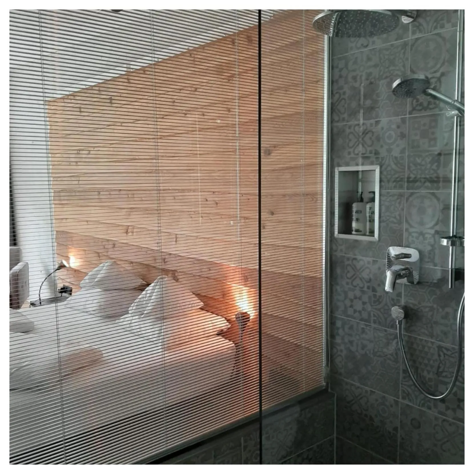 Shower, Bed in "Quality Hosts Arlberg" Hotel Lux Alpinae