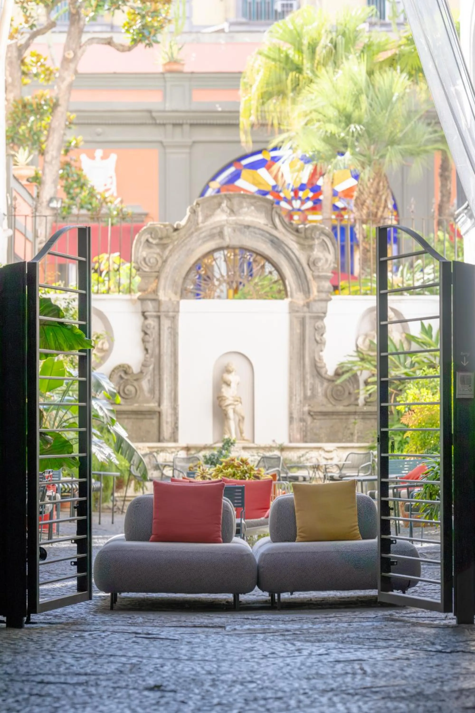 Inner courtyard view in Hotel Piazza Bellini & Apartments
