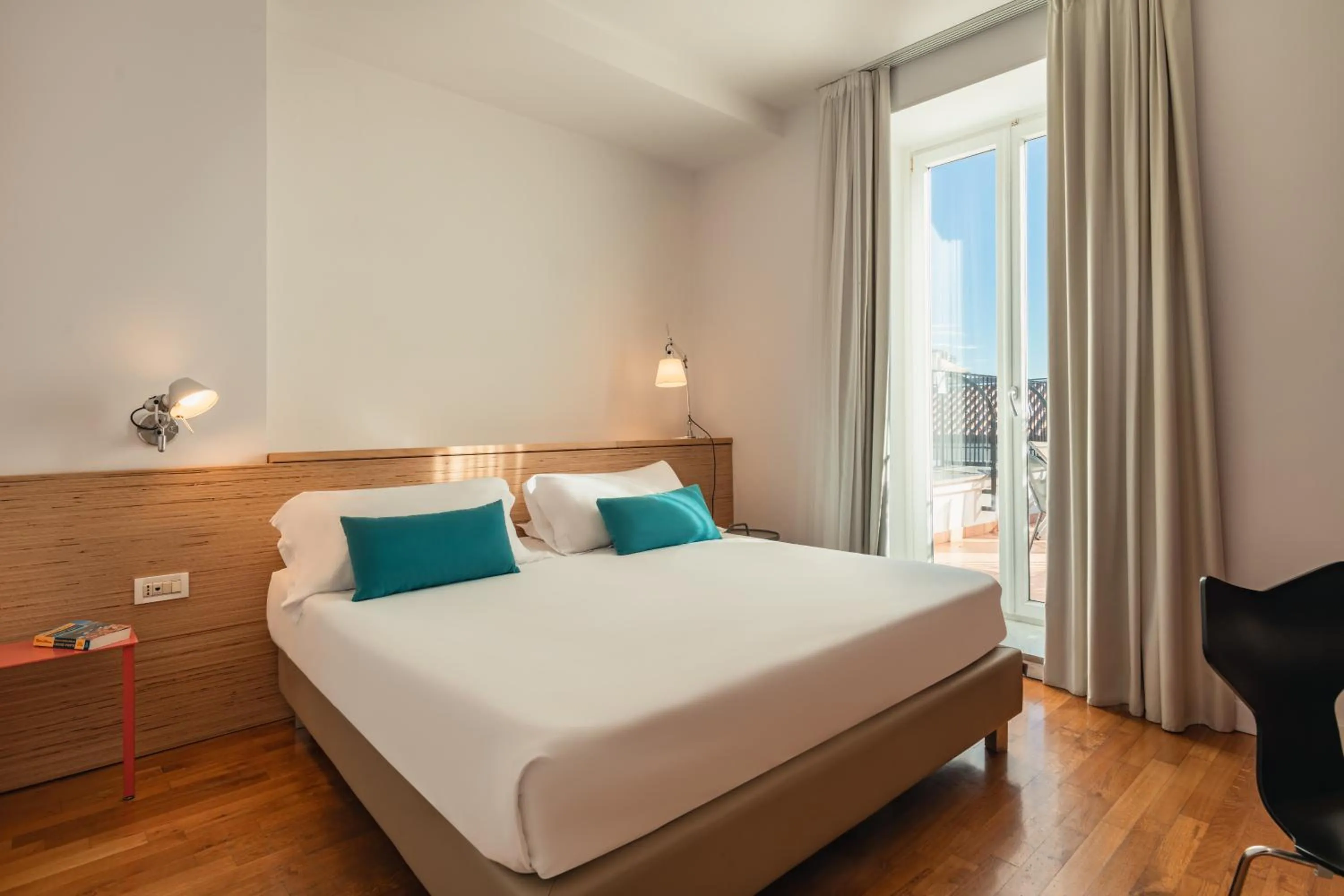 Bedroom, Bed in Hotel Piazza Bellini & Apartments