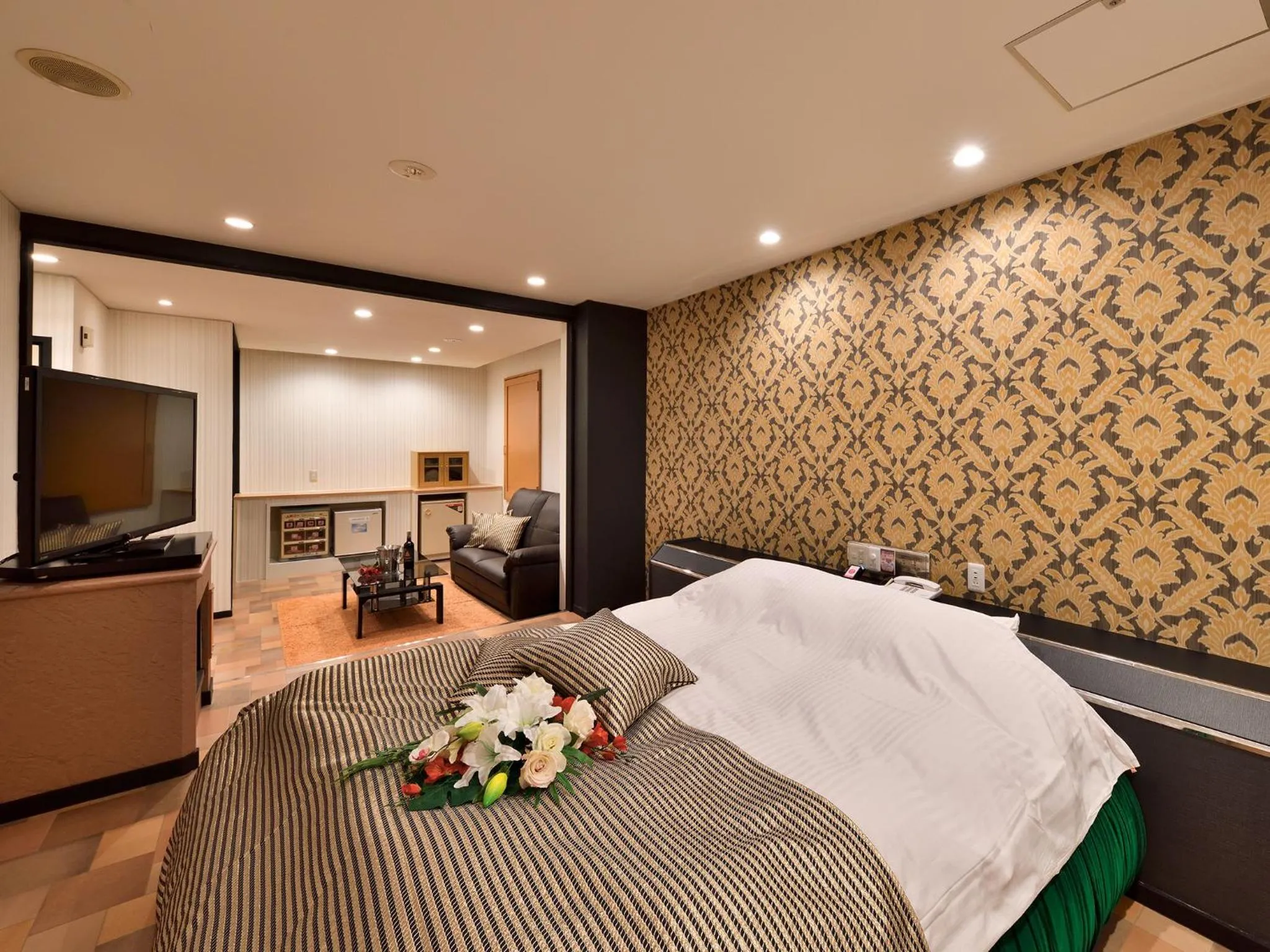 Photo of the whole room, Bed in Restay DEE (Adult Only)