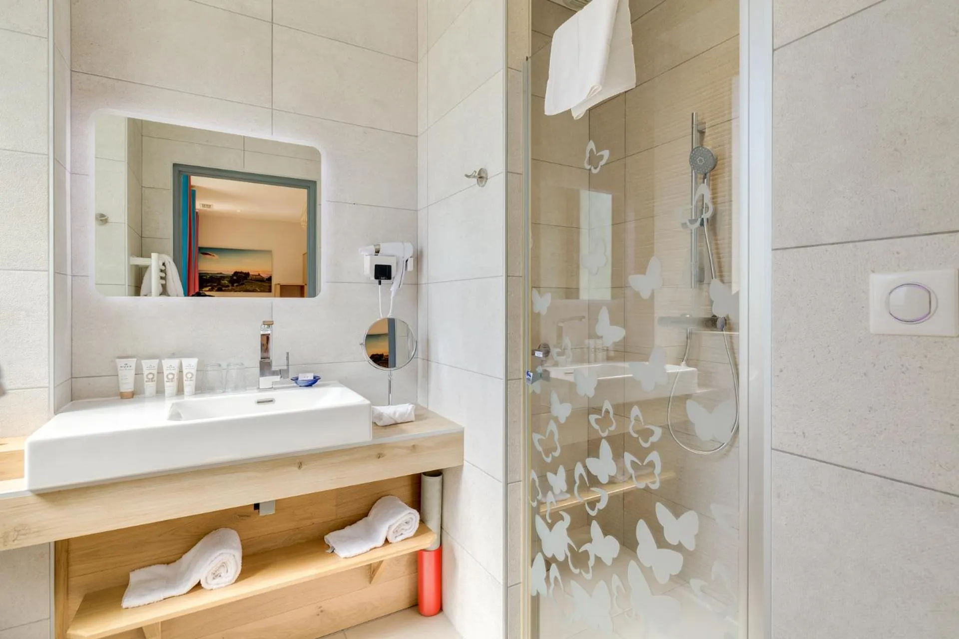 Shower in La Cachette