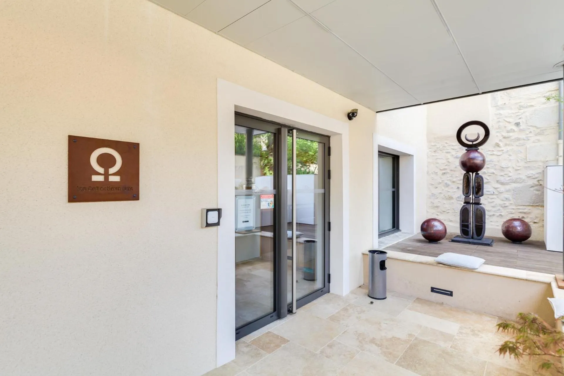 Facade/entrance in La Cachette