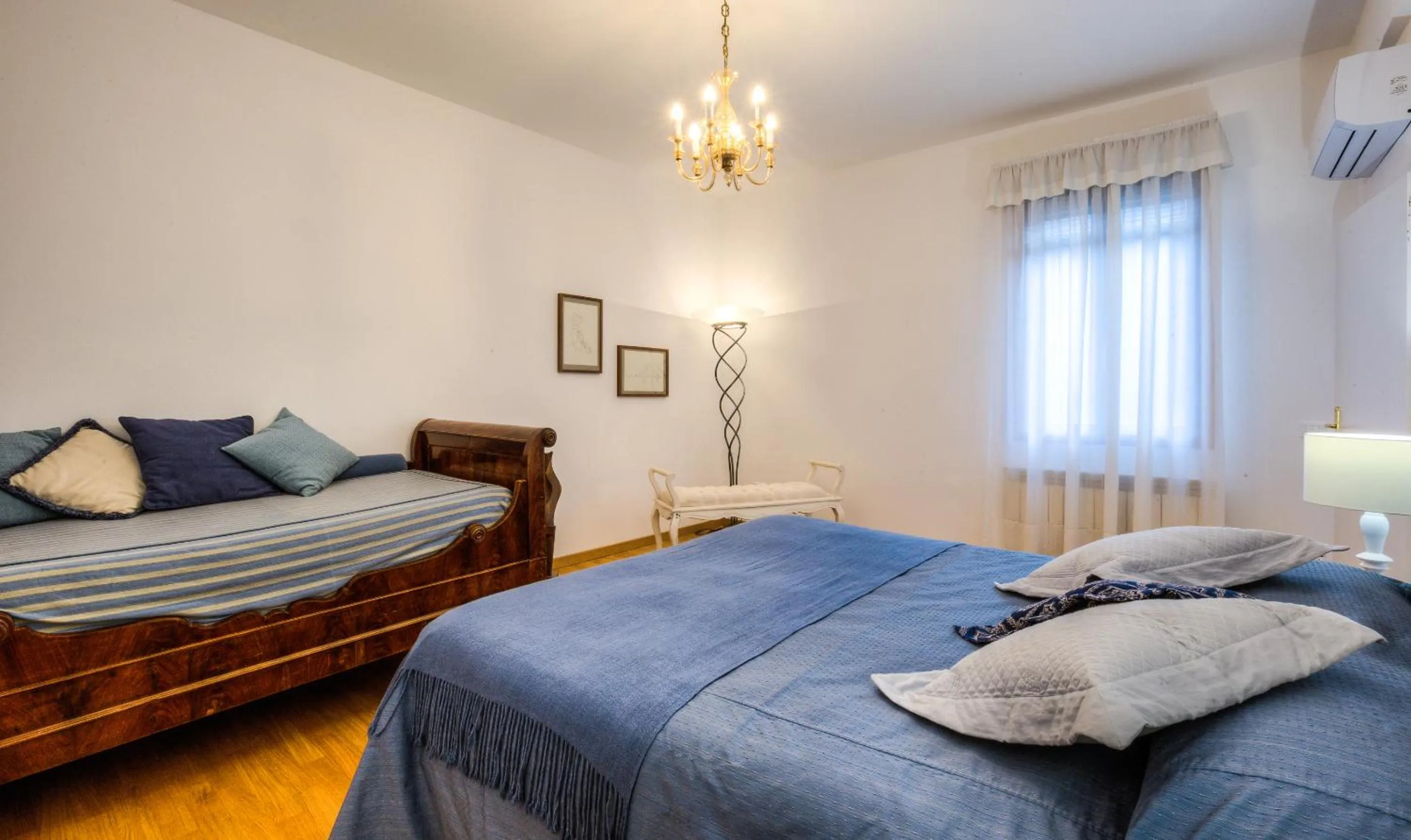 Bed in Ca' della Corte Flats