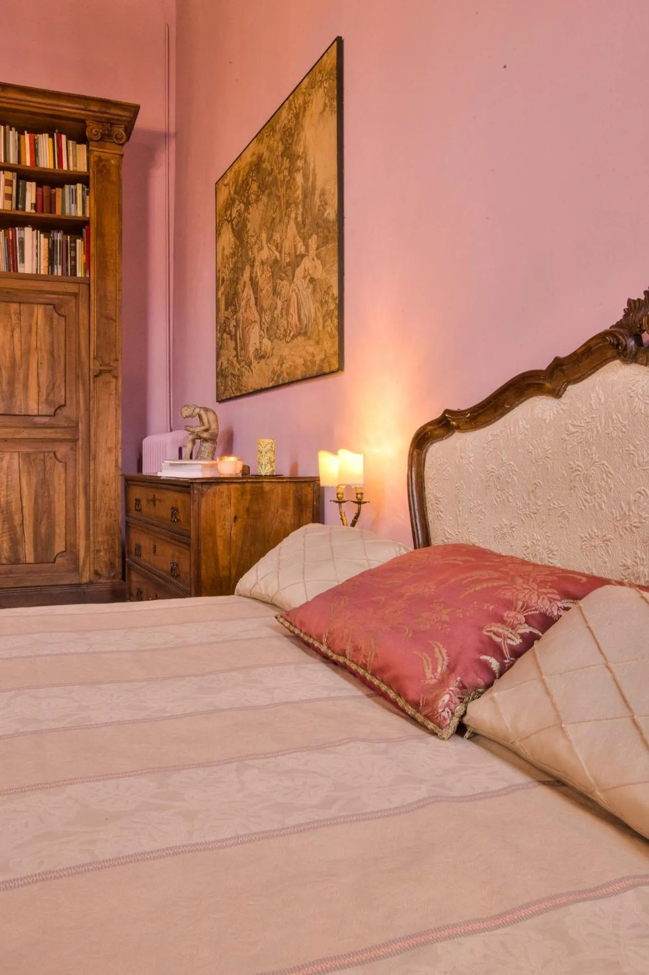 Decorative detail, Bed in Ca' della Corte Flats