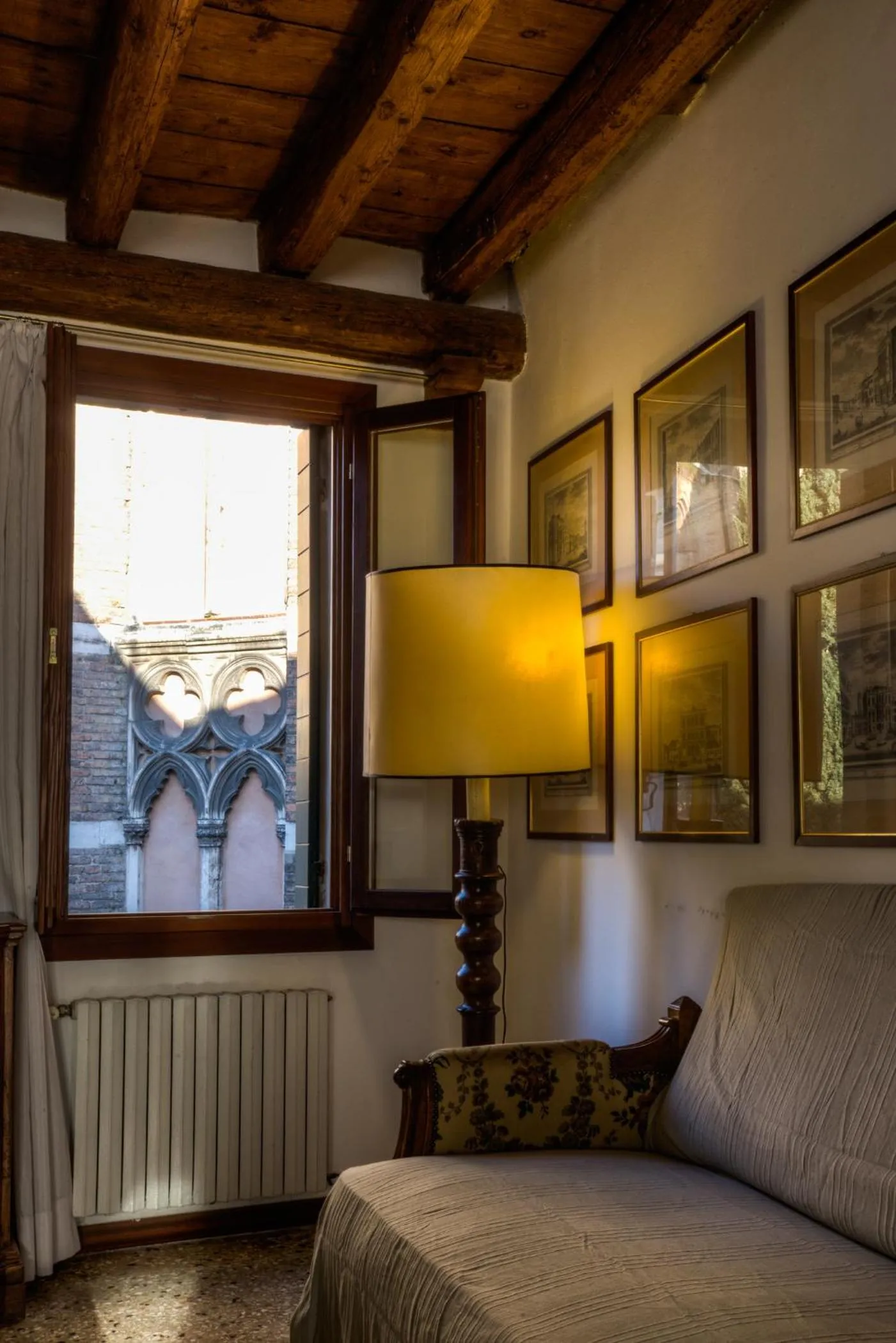 Bed in Ca' della Corte Flats