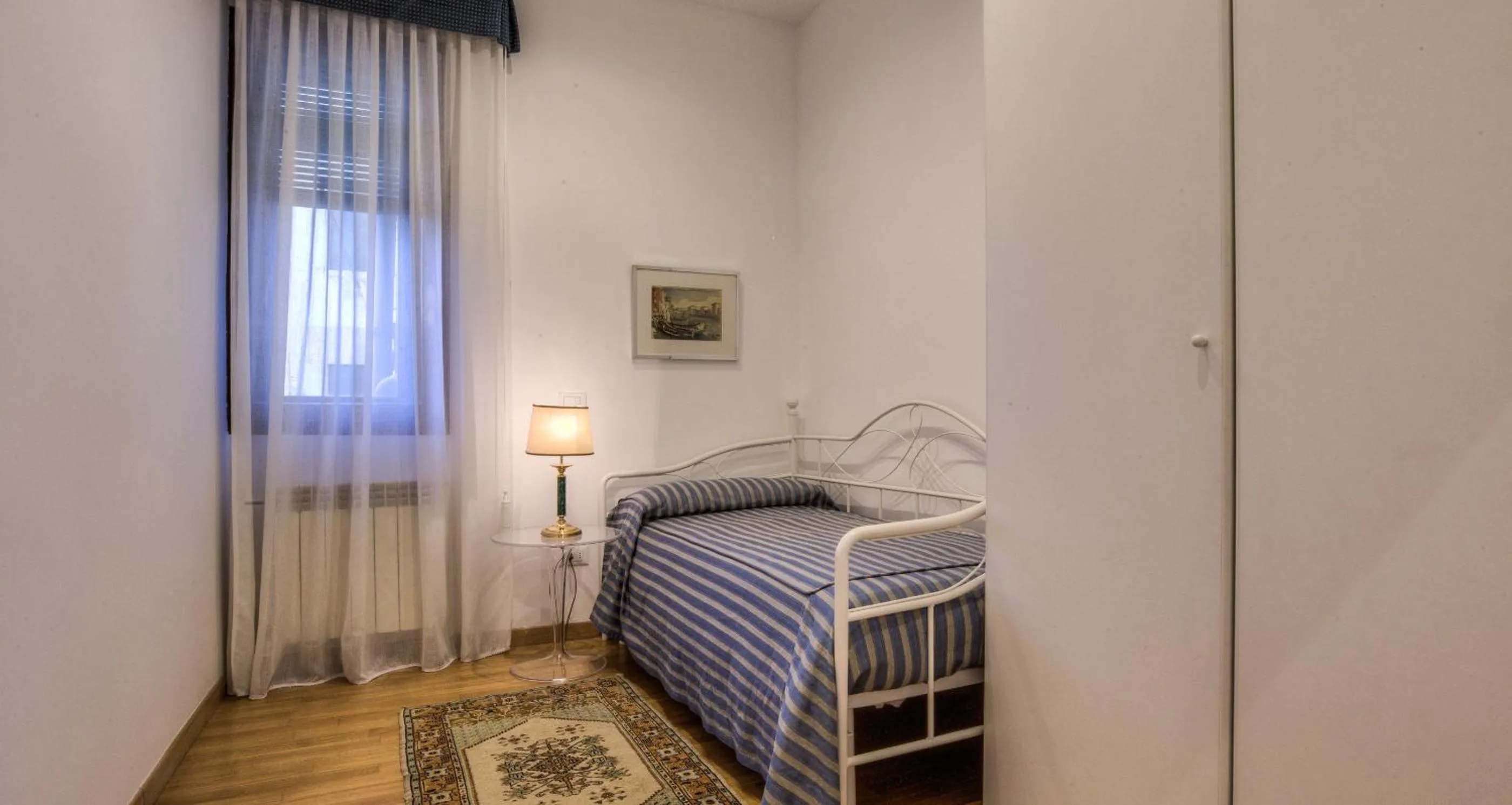 Bed in Ca' della Corte Flats