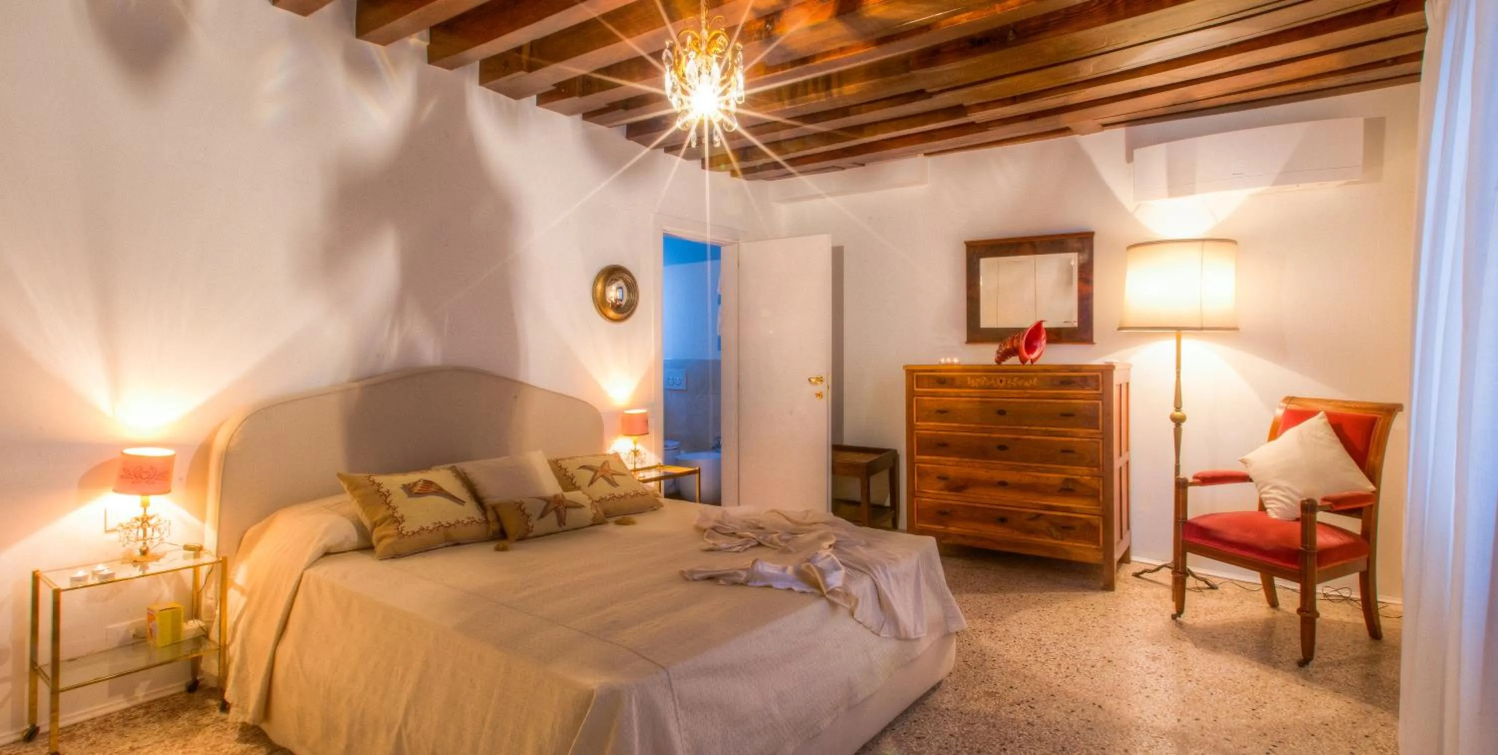 Bed in Ca' della Corte Flats