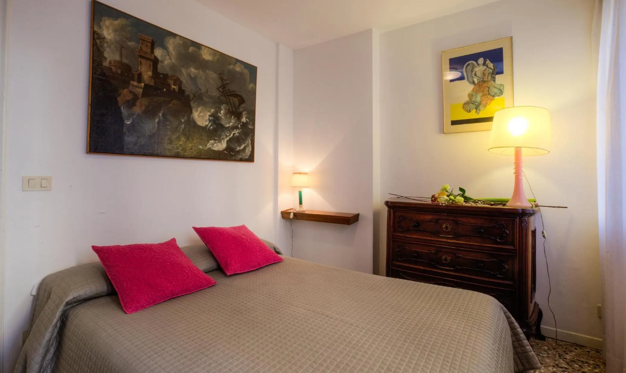 Bed in Ca' della Corte Flats