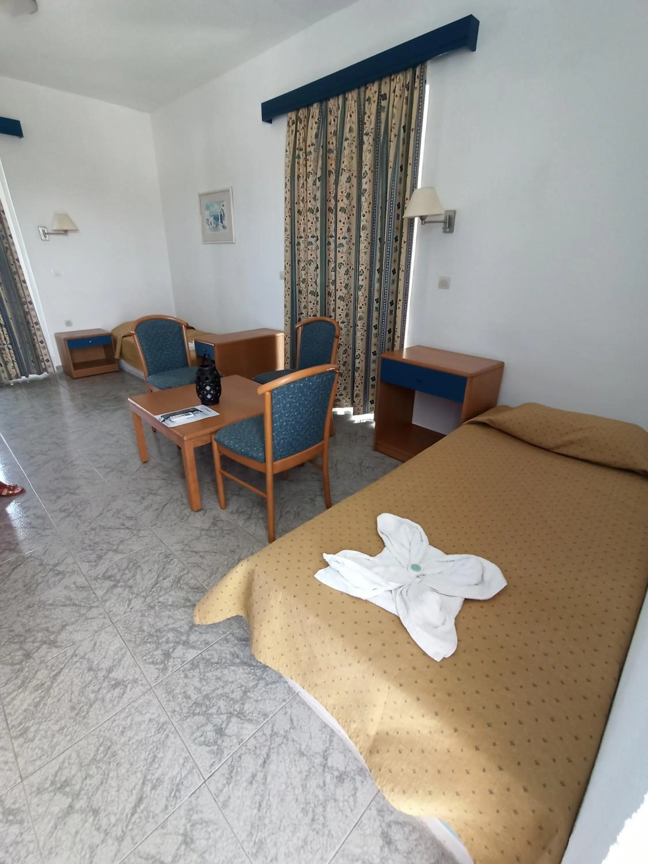 Photo of the whole room, Bed in Summer Dream