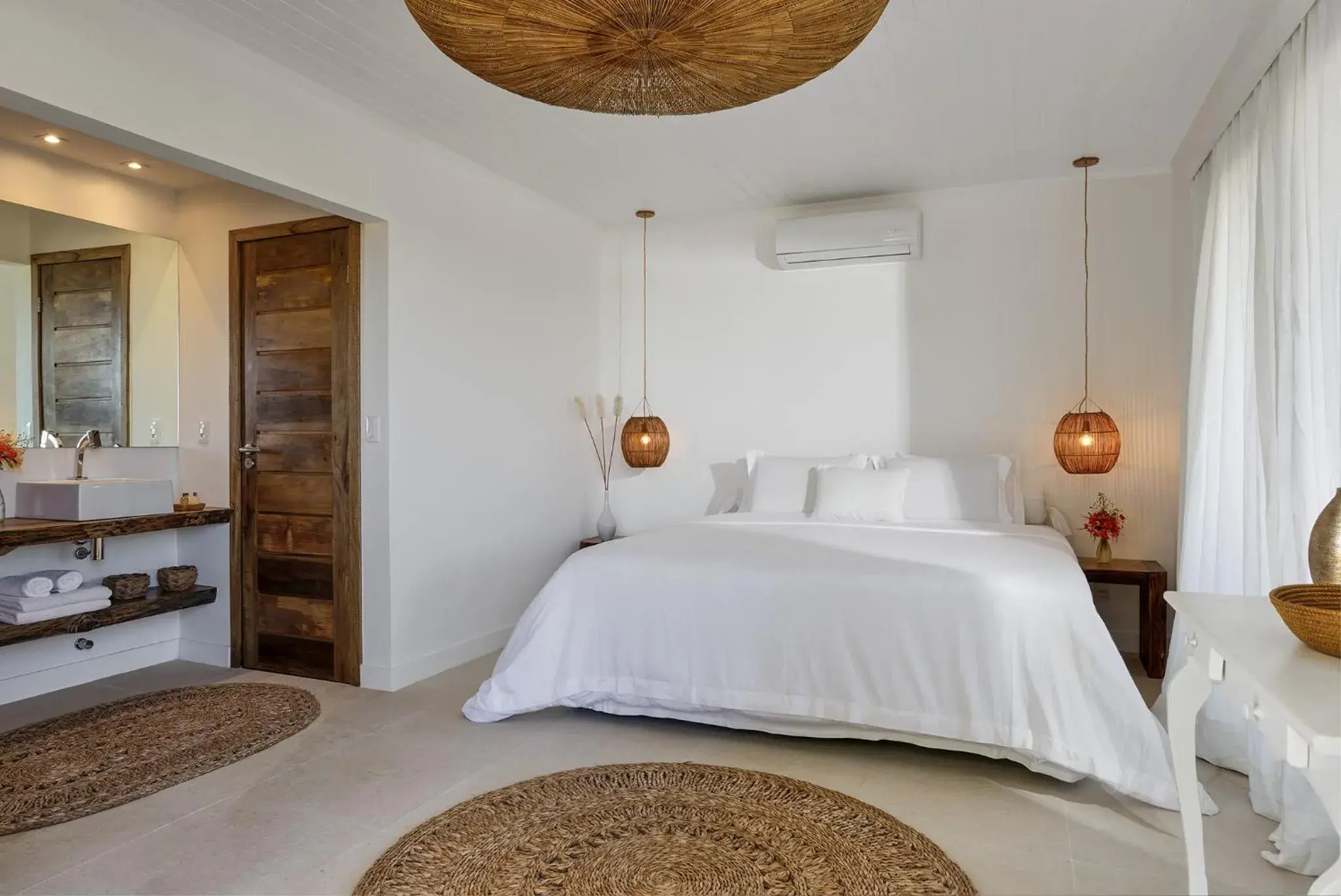 Double room with Balcony & Side Sea View in Villa Praia - La Villa Group Double room with Balcony & Side Sea View in Villa Praia - La Villa Group