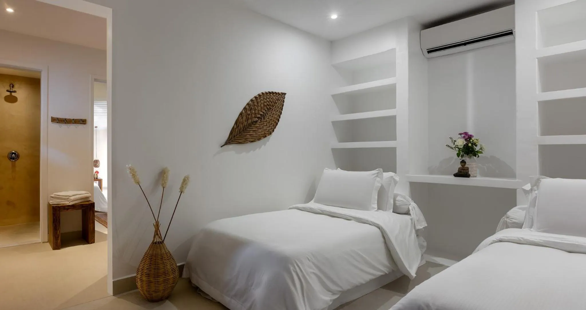 Bed in Villa Praia - La Villa Group