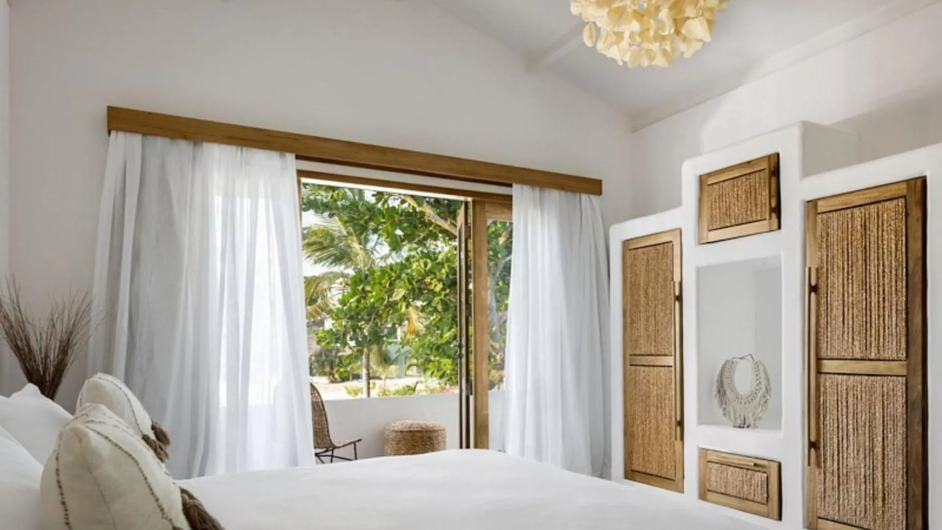 Bed in Villa Praia - La Villa Group