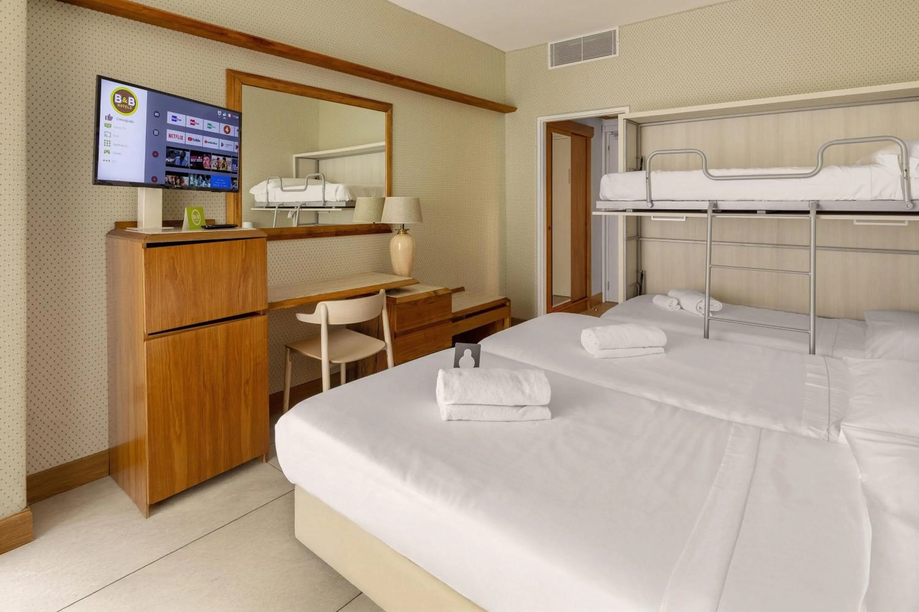 Photo of the whole room, Bed in B&B Hotel Chioggia Airone