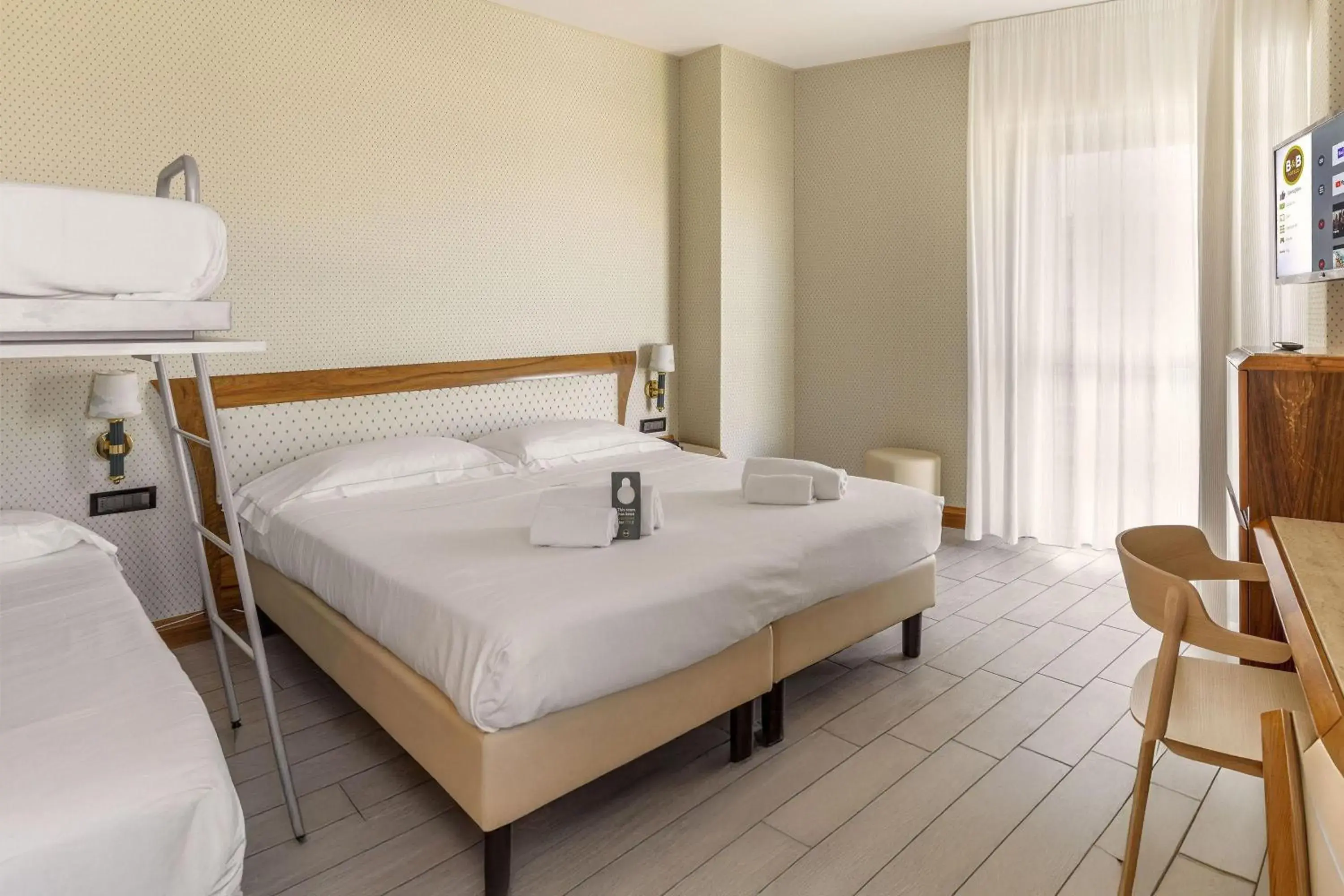 Quadruple Room with Sea View in B&B Hotel Chioggia Airone Quadruple Room with Sea View in B&B Hotel Chioggia Airone