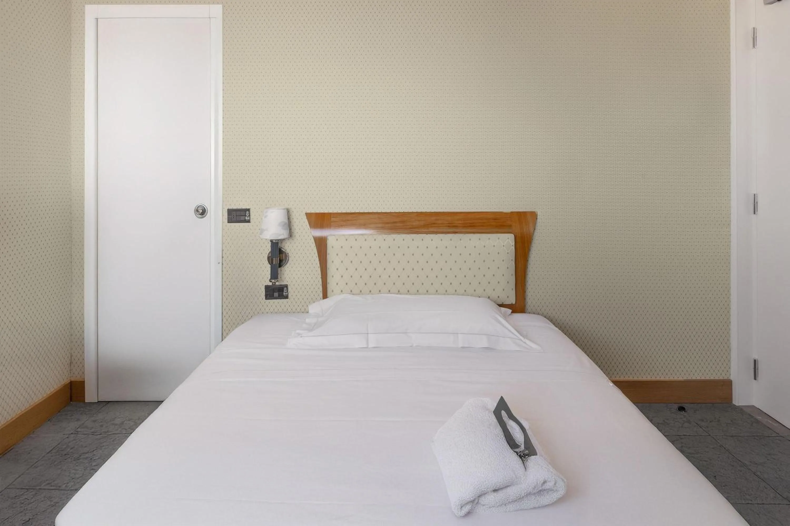 Photo of the whole room, Bed in B&B Hotel Chioggia Airone