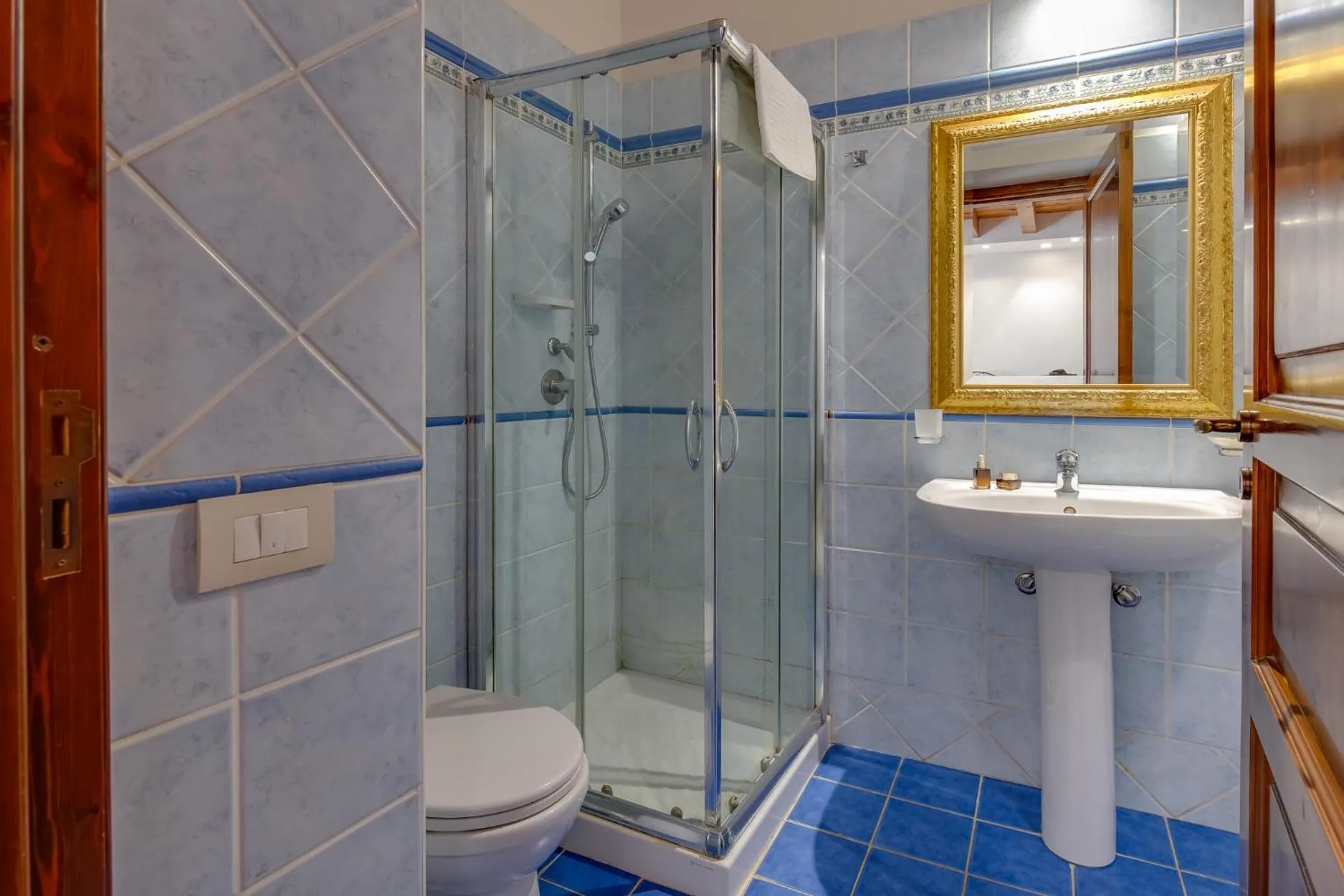 Shower in Hotel Aliai