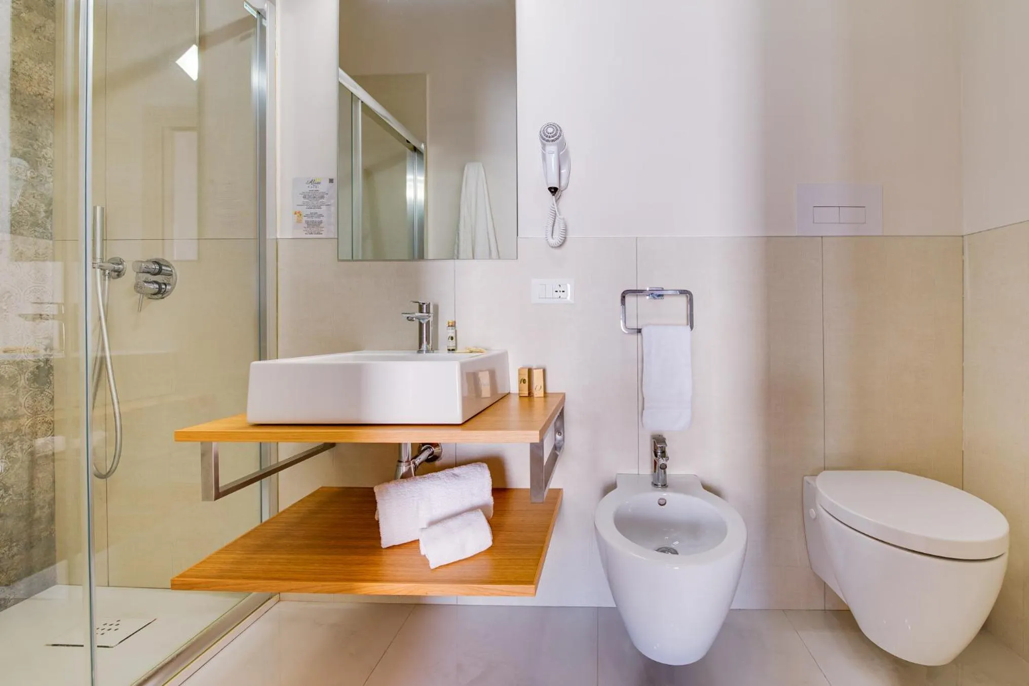 Shower in Hotel Aliai