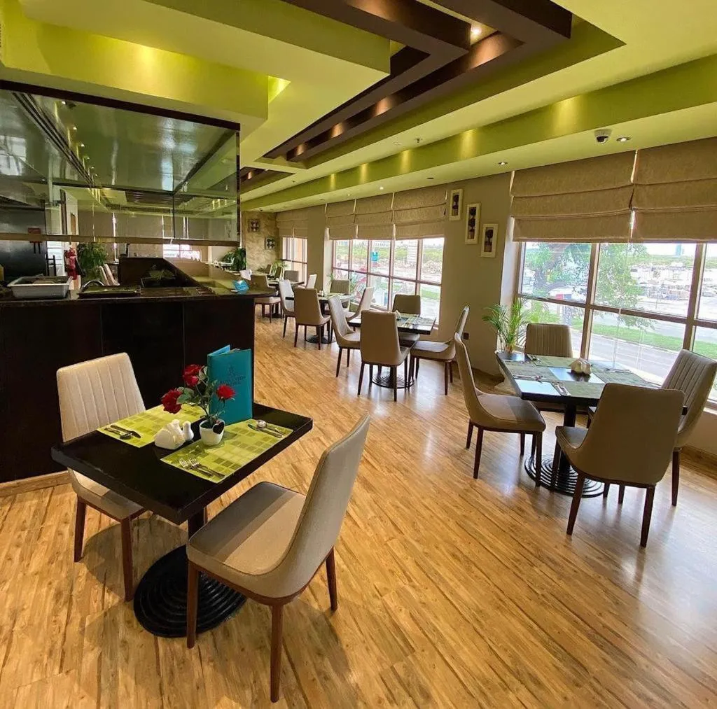 Restaurant/places to eat in Royal View Hotel