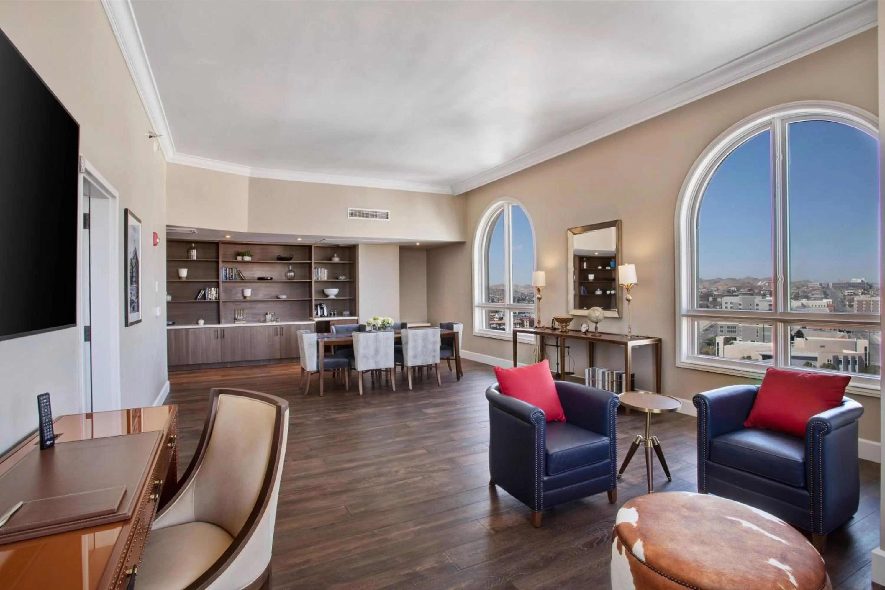 Living room in Hotel Paso Del Norte, Autograph Collection