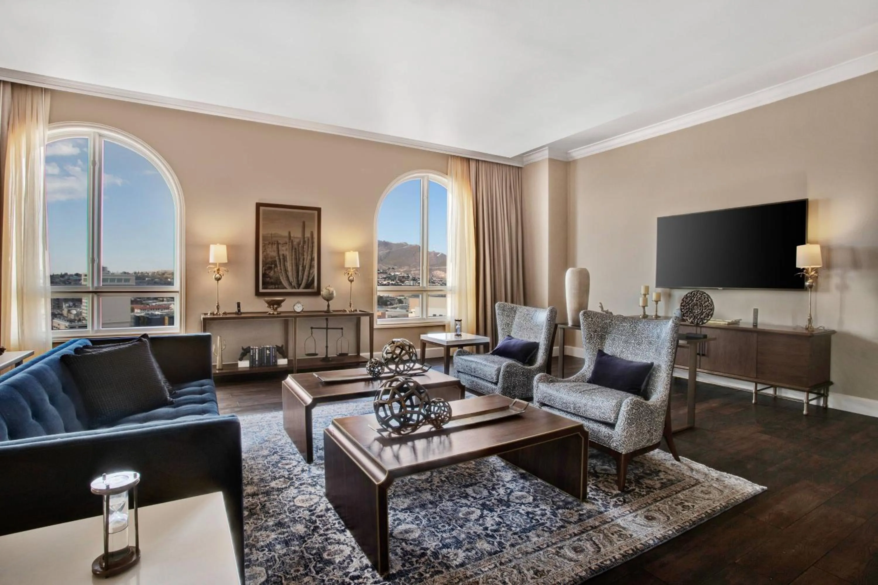 Living room in Hotel Paso Del Norte, Autograph Collection